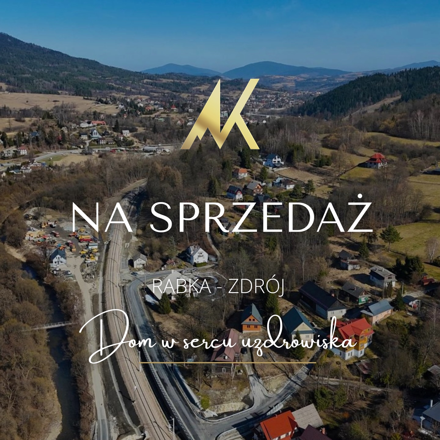 420 tys. zł💰
🌲🪵 Odkryj urokliwy drewniany dom po całkowitej modernizacji, położony w malowniczej miejscowości uzdrowiskowej Rabce-Zdrój. Otoczony zielenią i pięknymi widokami na pobliskie wzgórza, zapewnia spokój i czyni tą lokalizację wyjątkowo atrakcyjną pod względem inwestycyjnym.
🏡 Dom, położony na przestronnej działce nr 2703/5 o powierzchni 12 arów, skrywa się między drzewami, co zapewnia pełną prywatność oraz nadaje mu niepowtarzalnego uroku.
Powierzchnia użytkowa domu wynosi 140 m², co gwarantuje komfortowe warunki do zamieszkania przez cały rok. Na parterze zaplanowano kuchnię, salon z wyjściem na taras, łazienkę i sypialnię, natomiast na piętrze cztery pokoje.
🛠Budynek ten o nowej konstrukcji, wykonany w nowoczesnej drewnianej technologii szkieletowej, umiejscowiony jest na solidnych, podpiwniczonych fundamentach.
🏡 Dom posiada również nowy dach oraz nowe okna, które nie tylko zapewniają doskonałą izolację termiczną i akustyczną, ale umożliwiają także podziwianie malowniczej okolicy. Wewnątrz znajdują się nowoczesne instalacje, tworzące trwałą bazę do dalszej personalizacji. Pod nowymi wylewkami zainstalowano ogrzewanie podłogowe.
🏞️ Dodatkowo, część materiałów potrzebna do wykończenia została już zakupiona.
✨Nieodzownym atutem jest całkowite uzbrojenie działki we wszystkie potrzebne media tj. prąd, gaz i woda.
🚆 W pobliżu nieruchomości powstała nowa linia kolejowa, a droga dojazdowa została poszerzona i zyskała nową, estetyczną nawierzchnię asfaltową, co znacząco podnosi komfort oraz dostępność komunikacyjną. 🛣️ Dzięki temu lokalizacja oferuje dziś świetne połączenie kolejowe zarówno z Zakopanem, jak i wkrótce z Krakowem, co dodatkowo zwiększa atrakcyjność tej nieruchomości. 🌍
🌄 Rabka-Zdrój, z jej bogatą historią jako uzdrowisko, stanowi doskonałą lokatę kapitału, a inwestycje w tym regionie od zawsze były synonimem mądrych decyzji.
___________
📍Mszana Dolna, ul. Starowiejska 4C
☎️ tel. 798 370 312
📩 anna@apexkoncept.pl
📲 apexkoncept.pl
#rabkazdrój #nieruchomości #inwestycje #domnasprzedaż #nieruchomościwgórych domwgórach apexkoncept