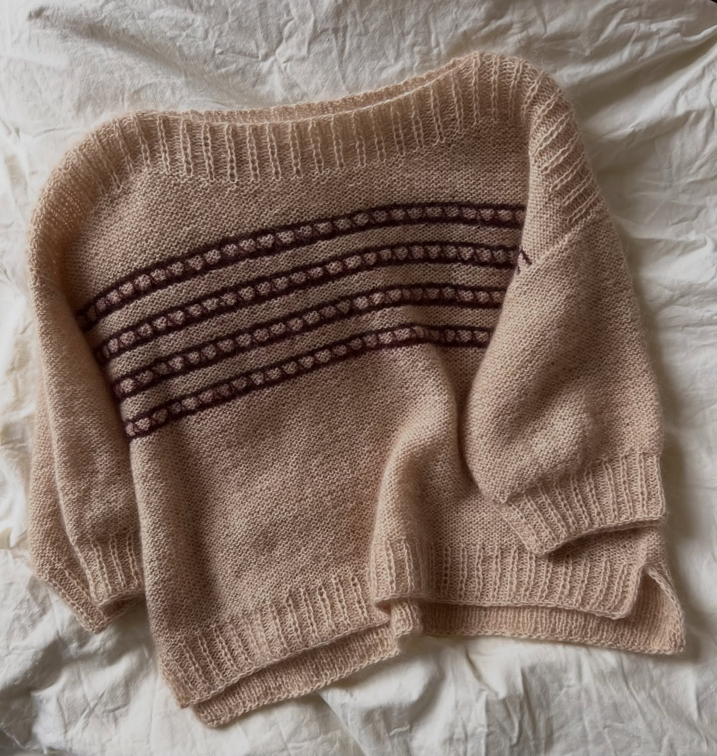 L u c i a B l o u s e
Front yoke worked in delicate slip-stitch colorwork - refined two-color detail while knitting only one color at a time.
Slip-stitch colorwork is one of my favorite techniques.
Part of @isageryarn Archives II.
Pattern available on Ravelry and at www.refinedknitwear.com
-
-
-
#isagerarchives2 #strik #isageryarn #refinedknitwear #luciablouse