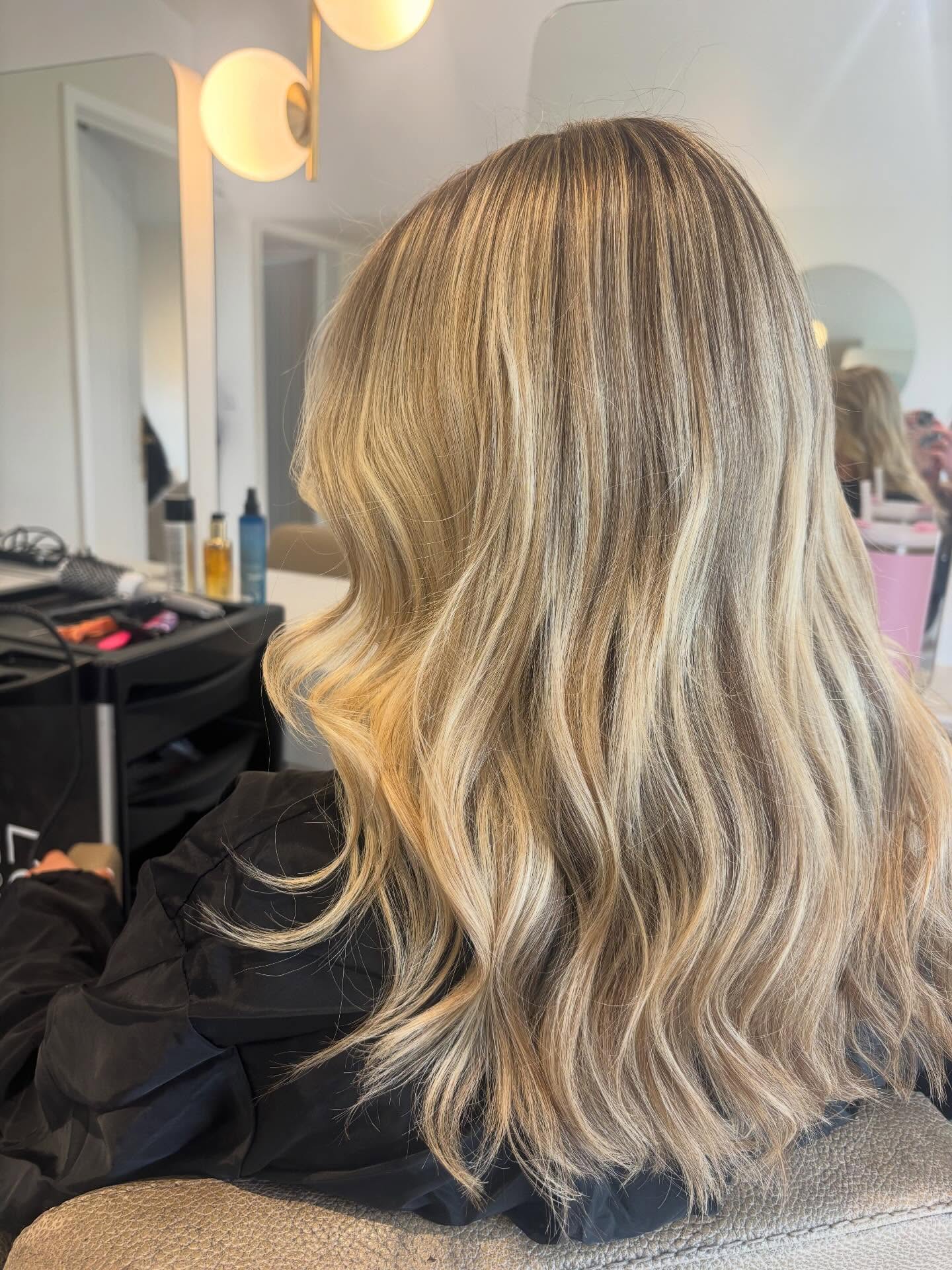 Pretty blonde 🌼🌸✨
Reasons to love a balayage:
- They’re low maintenance ✨ embrace the blonde without the constant need to top up
- You can embrace the dimension ✨ back to back highlights can end up looking very block through the mid lengths & ends after a few sessions. Keep the depth with a balayage embracing your natural, that won’t fade or go warm like adding lowlights to a full head of bleach foils can
- To use your natural root ✨ it’s made for you! Suits your skin tone & makes your eyes pop 👀
- To keep your hair in better condition ✨ generally (but not always) less bleach is used comparing a balayage with back to back highlights which naturally will be better for your hair
Appointments being taken in May & June - summer hair vibes ☀️
💛💛💛💛💛
