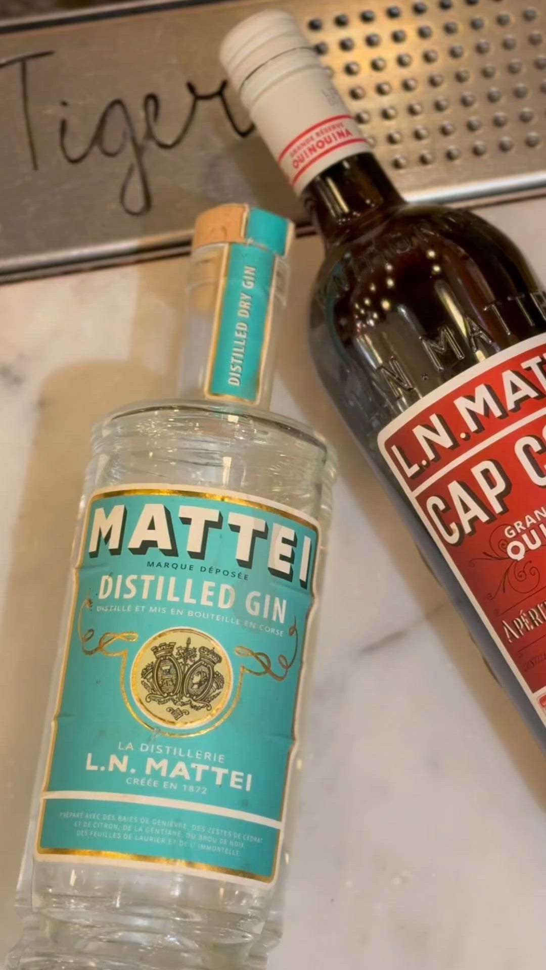 TIGER X MATTEI 🍋
Ce mois-ci, le Tiger met à l’honneur la @distillerie_ln_mattei et pour l’occasion, nos mixologues ont imaginé deux cocktails créations, et un gin tonic, spécialement élaborés autour de leurs spiritueux.
Découvrez notre premier cocktail création, L'île de beauté, aux notes frais, herbacé et puissant.
À déguster tous le mois de mars.
*l'abus d'alcool est dangereux pour la santé. À consommer avec modération.