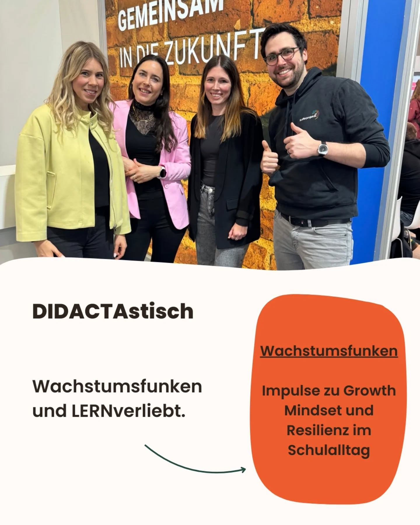 Was auf der didacta wirklich bleibt, sind nicht die Stände, sondern die Begegnungen.
Sie sitzen plötzlich mit am Tisch, tippen dir auf die Schulter oder stehen unerwartet am nächsten Stand.
Los ging’s mit dem Bündnis für Bildung und Antonia von @mintkitchen.de . Und schon nach wenigen Minuten war klar: Das ist nicht nur netter Austausch, wir waren voll auf eine didaktischen Wellenlänge. Und direkt diskutierten wir die Frage, wie junge Menschen nicht nur auf Zukunft vorbereitet, sondern in Selbstwirksamkeit gebracht werden.
Dann wurde aus einem Treffen plötzlich eine Runde. @Wachstumsfunken und @lernverliebt_ kamen dazu. Cappuccino in der Hand, viele Ideen im Kopf und sofort diese Gespräche, bei denen man merkt: Hier wird nicht nur geredet, hier wird wirklich etwas angeschoben.
Besonders stark fand ich, was @wachstumsfunken im Bereich Resilienztraining bewegt. Und bei LERNverliebt war sofort spürbar, wie viel Substanz in ihrem selbstentwickelten Lernstrategiefächer steckt. Kinder brauchen heute mehr als Wissen. Sie brauchen Wege, wie sie lernen, wie sie mit Herausforderungen umgehen und wie sie an sich glauben können.
Und dann diese typischen didacta-Zufälle, die keine Zufälle sind: plötzlich @herr_spieker und die @Josef-Reding-Schule getroffen. Menschen, die Schule nicht verwalten, sondern gestalten. Mit Haltung, mit Herz und mit einem echten Blick für die soziale und emotionale Lernumgebung ihrer Schüler*innen.
Was hängen bleibt?
Nicht die Messe.
Die Menschen.
Und dieses gute Gefühl, dass an vielen Stellen gerade wirklich an besserer Bildung gearbeitet wird.
Danke für die Begegnungen, die Energie und den Schub.
#schule
#didacta #köln