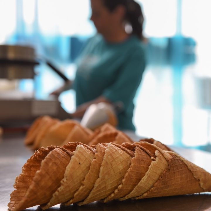 ✨ Fresh, golden, and oh-so-delicious! 🍦 Our homemade waffle cones are hand-crafted with love and just the right amount of crunch to make every scoop extra special. Because your ice cream deserves the best! 💕 Stop by and treat yourself today!
#HandmadeGoodness #WaffleCones #DessertLovers #TreatYourself #IceCreamLovers #ilovetastytoucan #icecream #kentisland #madeinmd