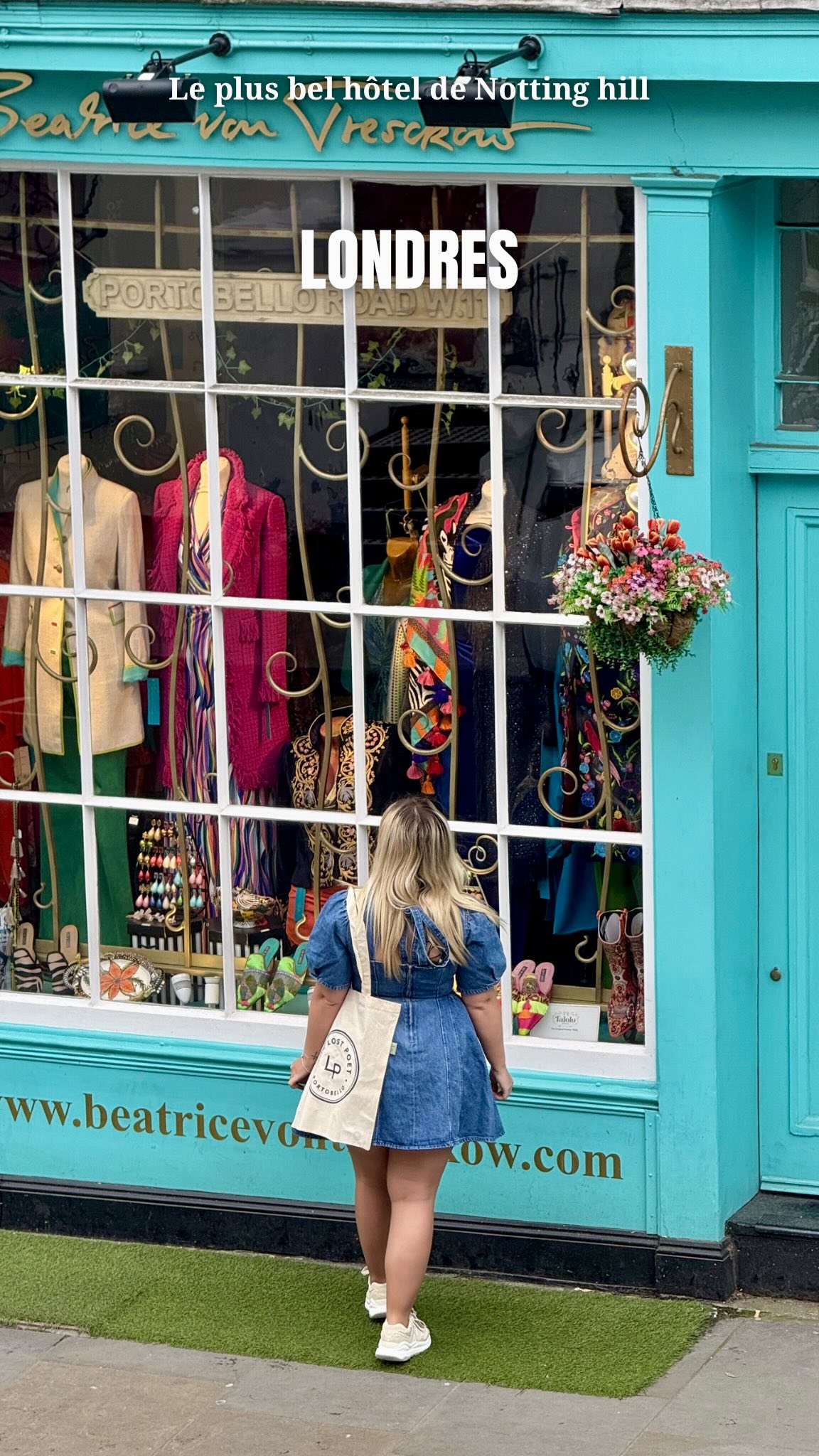 Jojo n’a jamais vu Coup de foudre à Notting Hill ni Pretty Woman… 😱
et pourtant il nous a trouvé un hôtel digne d’une comédie romantique dans le quartier de Notting Hill à Londres ✨
Première fois que je le laisse choisir l’hôtel… il a visé très fort 😱
📍The Lost Poet,
Portobello Road - Notting Hill - Londres
On ne pouvait pas mieux rêver que cet hôtel pour notre séjour à Londres ♥️
Abonnez-vous à @pretadecoller pour retrouver tous nos bons plans et bonnes adresses à Londres et partout dans le monde 🗺️
Chez-vous aussi c’est Madame qui choisit les hôtels en général ? Vous oseriez laisser Monsieur vous surprendre ? 🤣
____
Jojo has never seen Notting Hill or Pretty Woman… 😱
and yet he managed to find us a hotel straight out of a romantic comedy in the Notting Hill neighborhood in London ✨
First time I let him choose the hotel… and he absolutely nailed it 😱
📍The Lost Poet
Portobello Road – Notting Hill – London
We honestly couldn’t have dreamed of a better hotel for our stay in London ♥️
Follow @pretadecoller to find all our best tips and favorite spots in London and around the world 🗺️
Is it usually the woman who chooses the hotels at your place too? Would you dare let your partner surprise you? 🤣
Collaboration*
#london #londres #nottinghill #londonhotel #room