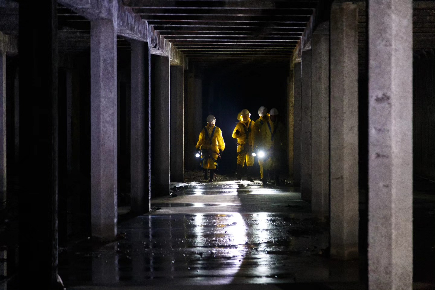 "Viaje a las misteriosas aguas subterráneas de Buenos Aires: cómo es el operativo para limpiar el arroyo Maldonado"