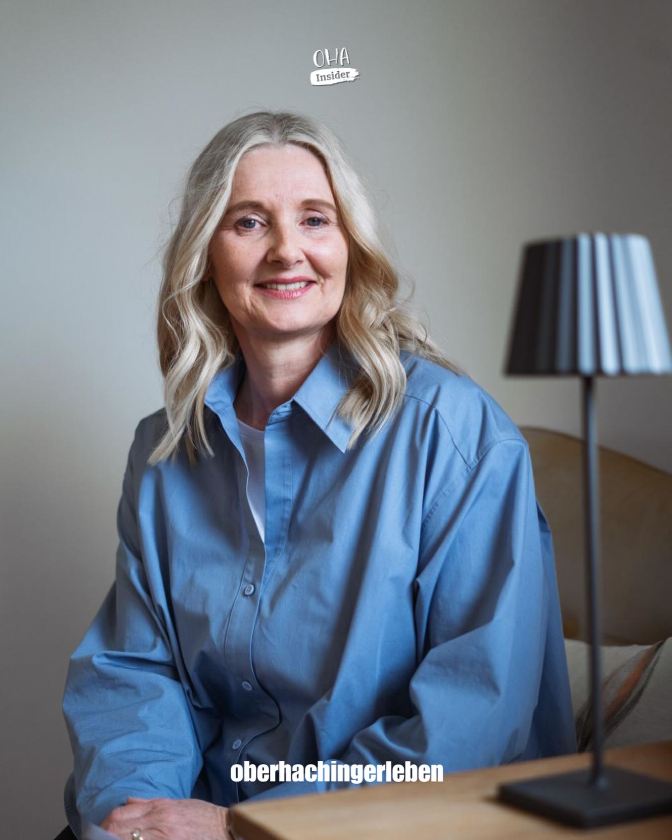 Ulrike – Vorstand Kommunikation
Netzwerk. Austausch. Stimme des Gewerbes.
Ulrike ist mit Leib und Seele Apothekerin und wagte 1999 den Schritt in die Selbständigkeit mit einer Apotheke in München. Im Jahr 2009 übernahm sie die Apotheke am Kirchplatz und die Turm Apotheke in Oberhaching. Sie kennt die täglichen Herausforderungen im Einzelhandel – und bringt genau diese Perspektive in den Vorstand ein.
Sie steht für:
✔️ klare Kommunikation
✔️ transparente Informationen
✔️ starke Vernetzung
„Nur wenn wir miteinander sprechen, können wir gemeinsam wachsen.“
#VorstandKommunikation #GemeinsamStark #GVO #Gewerbeverband #Oberhaching