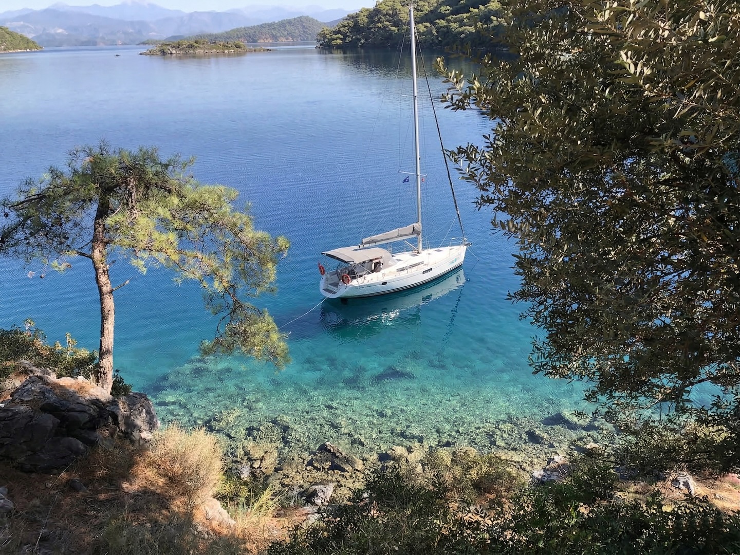 Biraz uzaklaĆmaya ne dersiniz?
Turkuaz sularda uyanmak, gĂŒn boyu saklı koyları keĆfetmek ve akĆamları yıldızların altında demirlemekâŠ
Mıknatıs Yatçılık ile ana base Marmaris olmak ĂŒzere
Göcek, Fethiye, KaĆ, Turgutreis, Gökova Körfezi (KaracasöÄĂŒt), Orhaniye ve SöÄĂŒt noktalarından dilediÄin yatımızı teslim alabilirsiniz.
Belki de ihtiyacınız olan tek ĆeyâŠ
â” Bir tekne
đ Bir rota
âïž Ve biraz özgĂŒrlĂŒk
EN below
How about getting away for a while?
Wake up in turquoise waters, discover hidden bays throughout the day, and anchor under the stars in the eveningâŠ
With Mıknatıs Yachting, our main base is Marmaris, and you can also pick up the yacht of your choice from Göcek, Fethiye, KaĆ, Turgutreis, Gökova Gulf (KaracasöÄĂŒt), Orhaniye and SöÄĂŒt.
Maybe all you need isâŠ
â” A yacht
đ A beautiful route
âïž And a little freedom
#YachtLife #YachtCharterTurkey #BlueCruise #TurquoiseCoast #TekneKiralama