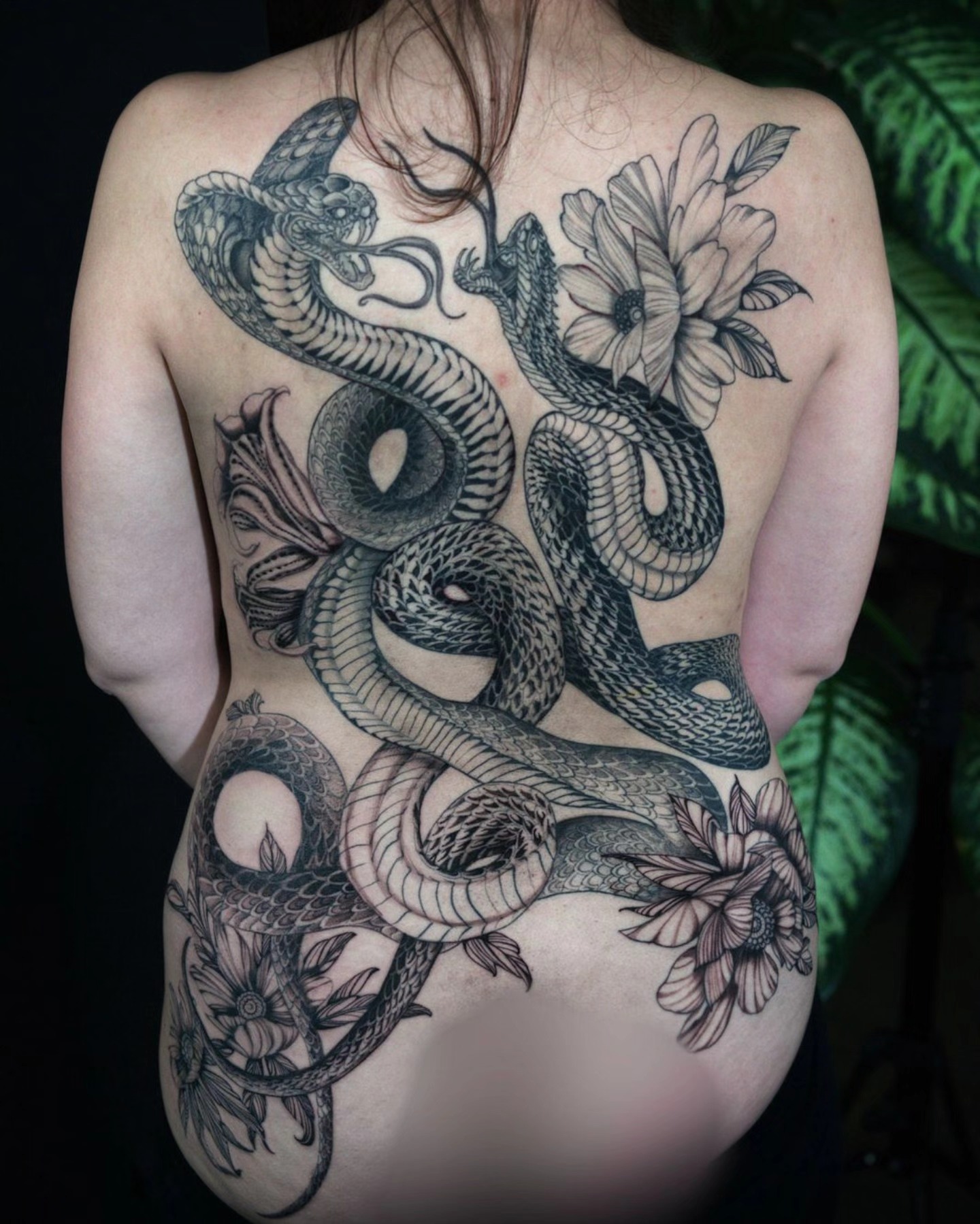 Stunning blackwork illustrative back tattoo by resident artist @hiralupe_tattoo
Oakland California bay area
