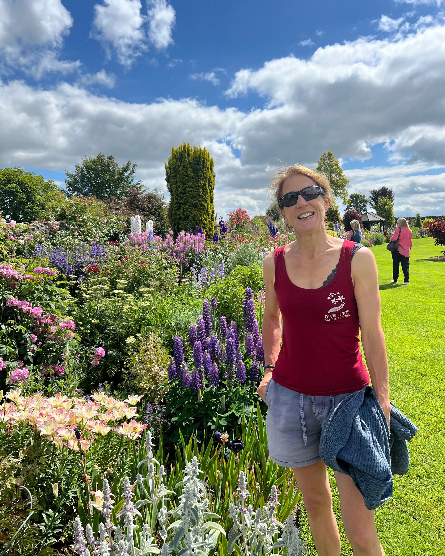 Busy few days enjoying the sunshine. We visited Thornton Hall near Darlington @thorntonhallgardens which had stunning multicoloured borders including some very unusual plants. Today’s excitement was planting up two pots to frame the gate entrance and splitting some pond plants. At least it was cool in the pond. The Canterbury Bells (Campanula Double Finest) biennials are also all making a long awaited show of flowers around the new Pyrus Chanticleer trees. Hot work but fun here as usual. #summerinthegarden #gardenersofinstragram #gardenvisits