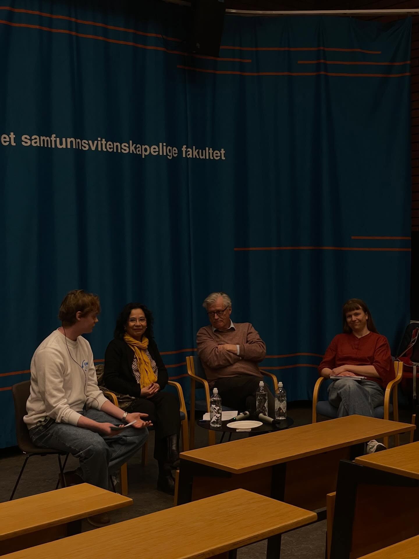 Thank you to everyone who joined our panel discussion yesterday on “Unstable Neighbors? Latin America in a Changing Global Order.” 🌎🇺🇳
A big thank you to our panelists Jemima Garcia-Godos, Vegard Bye, and Ingvild Trædal Haukeland for sharing their knowledge and perspectives, and to everyone who showed up and contributed with thoughtful questions and great engagement throughout the evening.
We would also like to give a special shoutout to Tobias from our project team for doing a great job moderating the discussion! 🤩