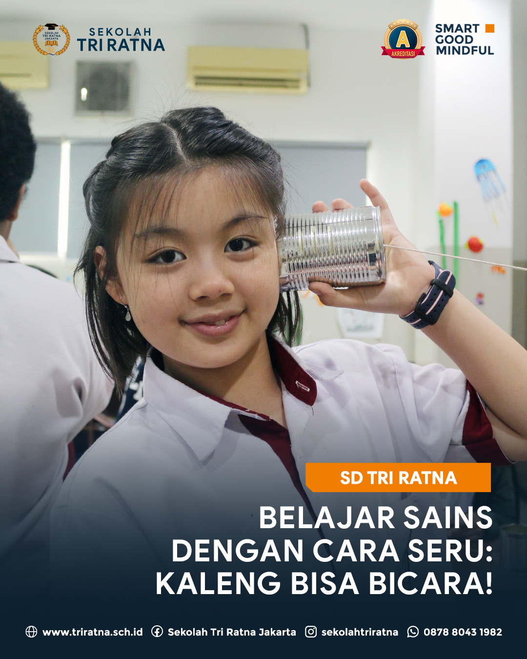 "Kaleng Bisa Bicara!" 🥫🔊
Kok Bisa??
Pada mata pelajaran IPAS di kelas SD @sdtriratna materi Bunyi dan Sifatnya, mereka melakukan percobaan sederhana menggunakan kaleng.
Melalui percobaan ini, murid belajar bahwa bunyi dapat merambat melalui benda padat. Ketika teman di satu ujung kaleng berbicara, teman di ujung lain bisa mendengarnya. 📣👂
Dari kegiatan sederhana ini, murid jadi lebih mudah memahami bagaimana bunyi bekerja. Belajar tidak hanya lewat buku, tetapi juga lewat pengalaman langsung yang menyenangkan.
Kira-kira percobaan apa lagi yang akan mereka lakukan berikutnya?
Yuk, belajar bersama kami di SD Tri Ratna!
🔗 psb.triratnaschool.sch.id
☎️ +62 878-8043-1982
SMART • GOOD • MINDFUL
#sekolahjakarta #sekolahbuddhajakarta #sekolahtriratna #sekolahjakartabarat #mindfulschool