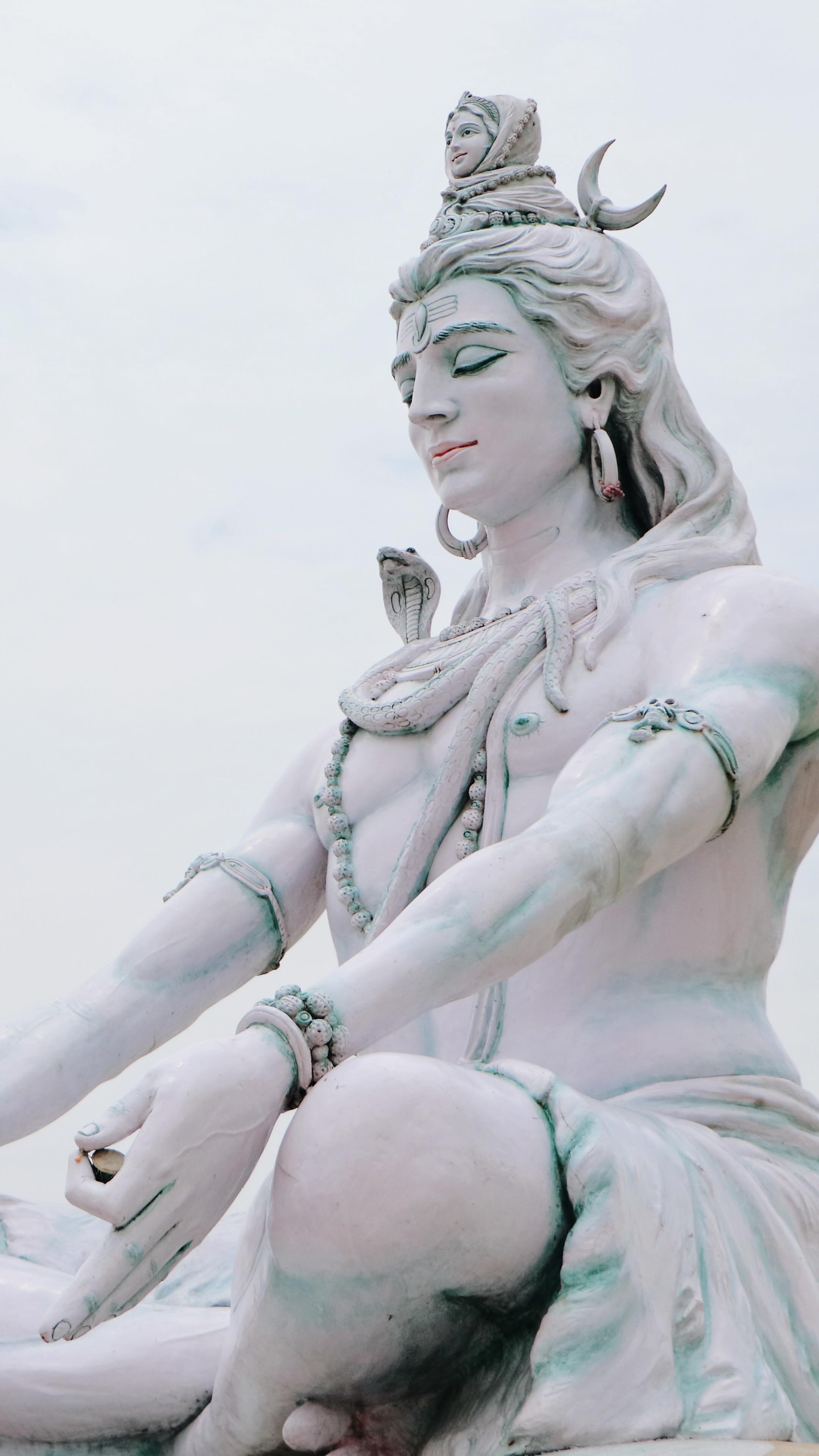 Avere conversazioni così arricchenti lascia sempre tanto su cui riflettere: una domanda aperta che arriva più avanti nei giorni, una direzione interiore da cui ci sentiamo improvvisamente attratti…
Grazie @igorsibaldi_official 🙏🏻
🎧 Puoi recuperare questo episodio del mio podcast MantraVibes su YouTube e sulle piattaforme streaming (Spotify, Apple Podcast e Amazon Music).
🤍 MantraVibes vuole essere un rifugio:
uno spazio di crescita personale, risveglio di coscienza e yoga spirituale, in cui le saggezze millenarie diventano strumenti concreti per trasformare la nostra vita quotidiana.
Ti ricordo anche che la prossima settimana uscirà la seconda puntata 🥰 Non vedo l’ora di rivelarti il prossimo ospite, a cui sono profondamente grata.
Ogni singolo incontro, nella sua unicità, è un’occasione per andare un po’ più a fondo ed esplorarci meglio con il Cuore aperto.
💬 Commenta “podcast” per ricevere info in DM e recuperare gratuitamente gli episodi!
#mantravibes #podcast #igorsibaldi #sibaldi #spiritualità