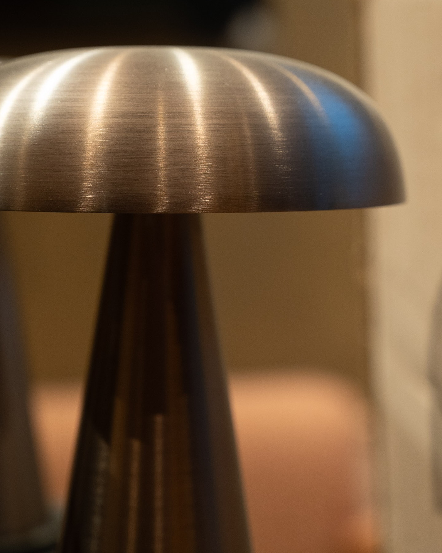 Lighting. Soft shadows.
Golden hours that last all night.
We designed the light at NOGA
to flatter the room. And you.