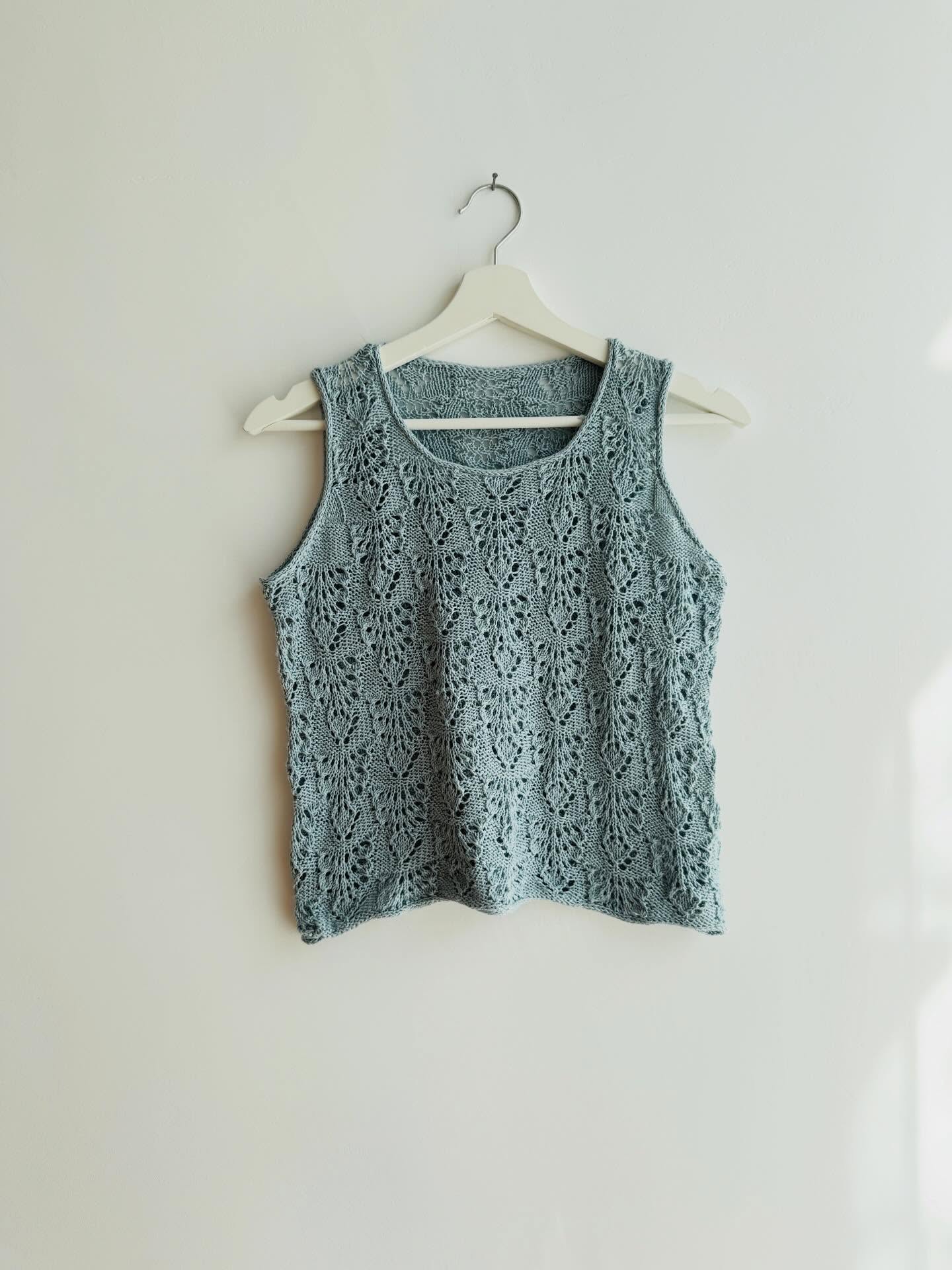 Spring vibes incoming with the Pierre Top aka my favorite summer top of last season 😍 I have the feeling that it will become a favorite of this spring and summer season as well 🔥
.
.
.
Pattern by me - #pierretop - and available now in German, English, French, Danish and Polish on my website and Ravelry
.
Advertising
.
#knitting #knittinglove #stricken #strickenmachtsüchtig