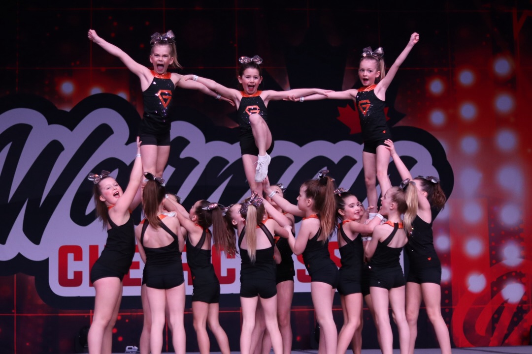 Pyramid up, crowd loud💥📣
#sask#canada#cheer#griddersgym#griddercheer