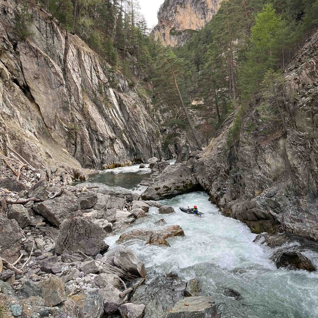We also managed to squeeze in a short trip to the French Alps. Water levels might have been low, but nothing beats the good times with great friends. Thanks for showing the lines on Gil and Ubaye, Jean-Jean!
Check out www.riviere-odyssee.com if you're keen to have a crazy-good local guide Jean show you the ropes and joys of hard-core rafting or kayaking!
#hautesalpes #Guil #Ubaye #Durance #kobaridkayakschool #kobarid #kayaking #šolakajaka #outdoor #adventure #exlore #rivers #activevacation #ophionpadles
Rivière Odyssée
@ophion_paddles