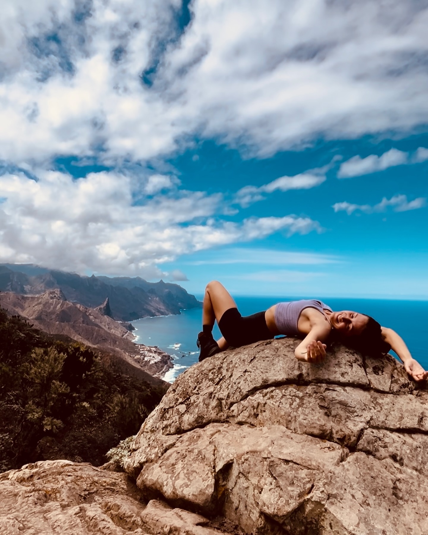 When you were supposed to hike the alps but couldn’t due to unexpected snow, and then find yourself extending the summer instead. ☀️💚
#sun #hiking #wanderlust #mountainlove
