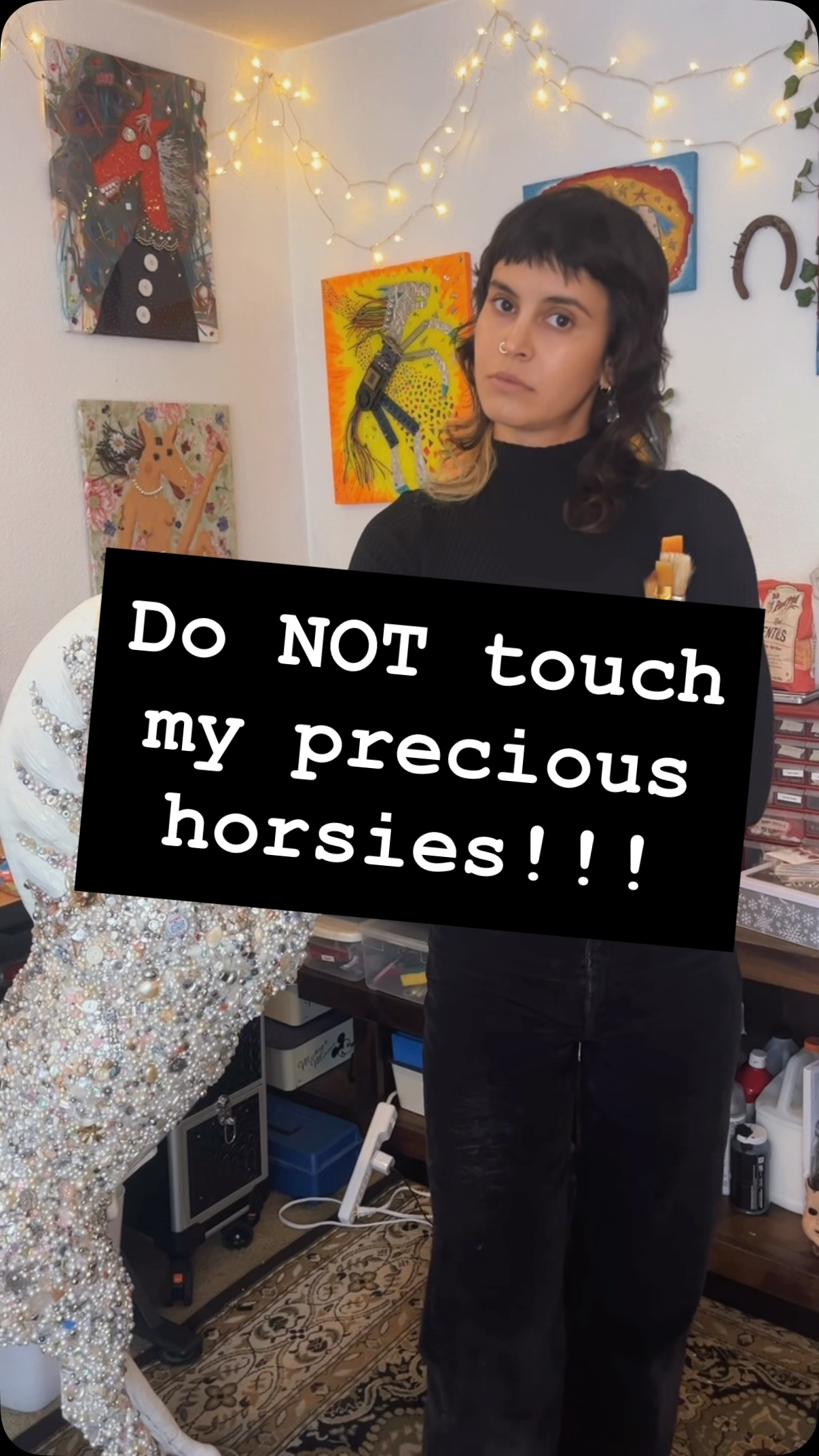 Do not touch my precious horsies!!!! 🤬🤬🤬
#funnyart #horses #neurodivergentartist #funnyhorse #weirdart