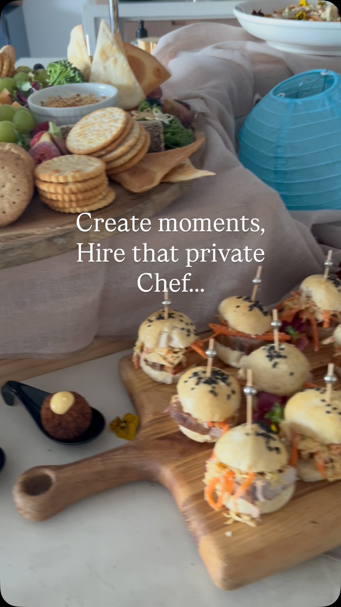 Hire that private chef, create memories not more work for yourself.
A harvest table set up and delivery this week for 18 guests in Sheffield for a work retreat.
The theme was tropical and we served the deliciousness creating a menu and set up to sit back and relax.
#privatechefballito
#corporatecatering