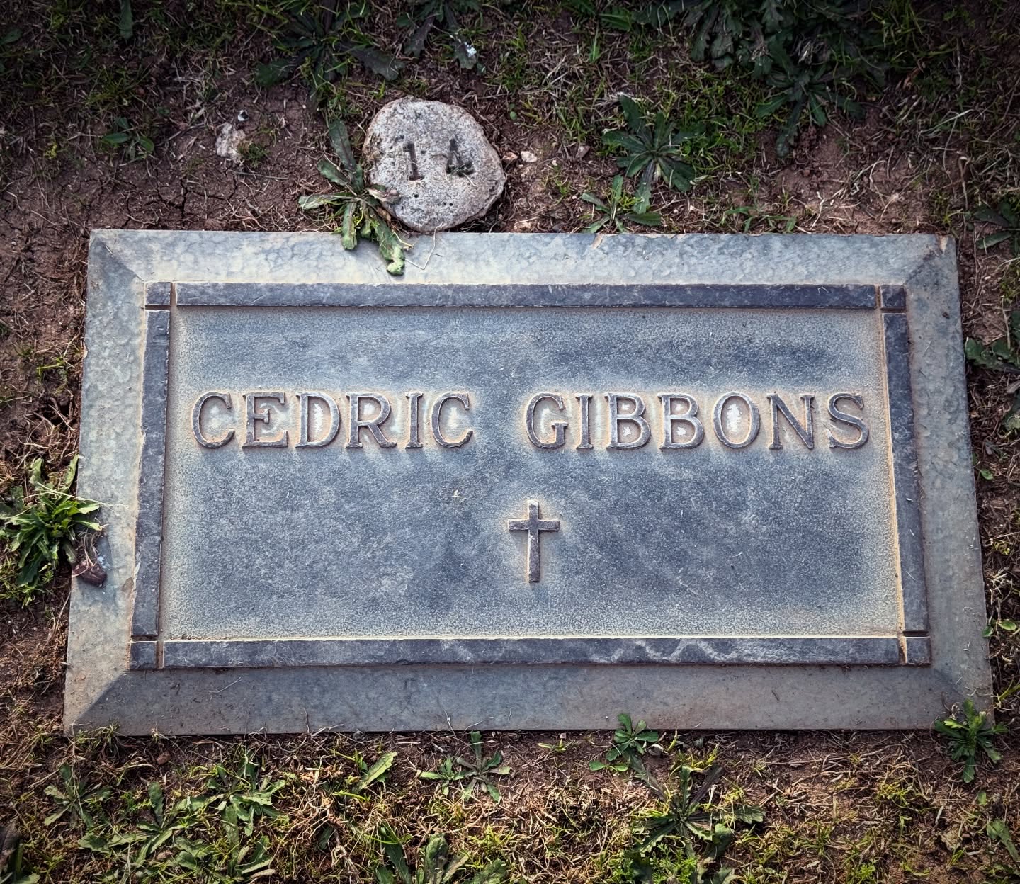 Let’s kick off Oscar Sunday by walking the green carpet to the grave of Cedric Gibbons, the artist who designed the Oscar statuette in 1928. As a production designer for the movies, he would go on to be nominated an astounding 39 times for the Academy Award, winning 11 of the Oscar statuettes he designed. He rests at Calvary Cemetery in East LA.
.
#oscar #oscars #academyawards #hollywood #famousgraves