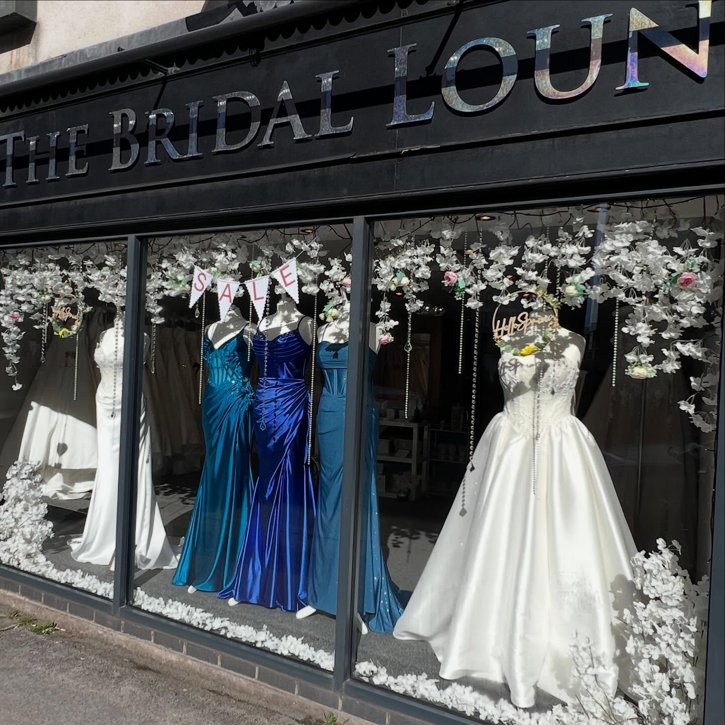 This stunning selection of blue fitted prom dresses in our sunny window this week are all now discounted 💙🩵💚
Book your appointment with us today!!
The two gorgeous gowns are both by @essenseofaustralia, and feature a lace detailed bodice with plain skirts xxx
#thebridalloungenewcastleunderlyme #prom2026 #promdresssale #promdress #weddingdress