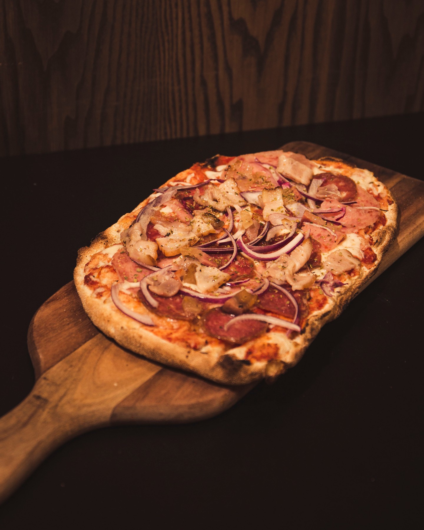 ð Litt sterkere. Litt farligere. ð¥Mozzarella, tomatsaus, skinke, bacon, Spianata piccante, rÞdlÞk og oregano. ððððð ðð« ðð¢ð§ð¬ð ððšð«ð§ð¢ð ð¥ð¢ð!â
â
Perfekt for deg som liker smak med karakter... og litt ekstra varme.â
En favoritt blant vÃ¥re gjester i Asker.â
â
Er dette din type pinsa? ð¥ Ikke gÃ¥ glipp av det i dag!â
â
ð