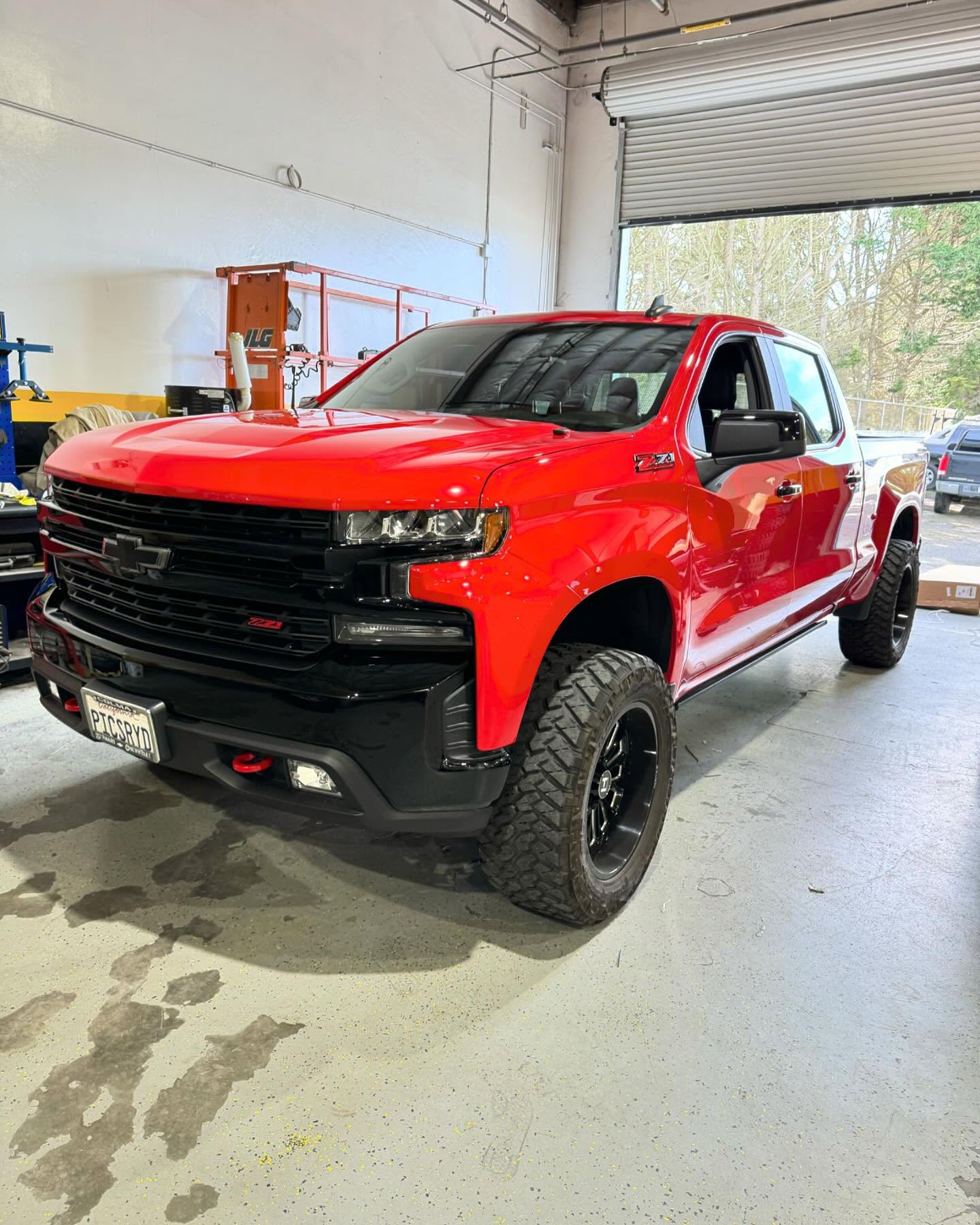 PTS Built
2020 Chevy 1500
Customer came in for a Bakflip MX4 bed cover. Came out clean! If you want a bed cover for your truck, message us!!
#precisiontruckspecialties #pts #ptsbuilt #precision #lifted #leveledon33s #bakflipmx4 #bakflip #bakfliptonneaucover #chevy #trailboss