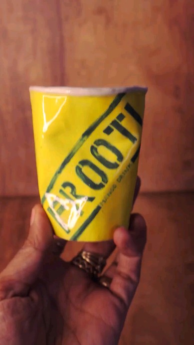 Finally a respectable amount of SEVEN pieces now in stock. Has anybody ever tried making a cocktail with Frooti? You can hide a Patiala peg in like a cup of Frooti without flinching. Your friendly alcoholic top; Frooti as adults!
#mango #ceramicstudio #cups #paperart #ceramicarts