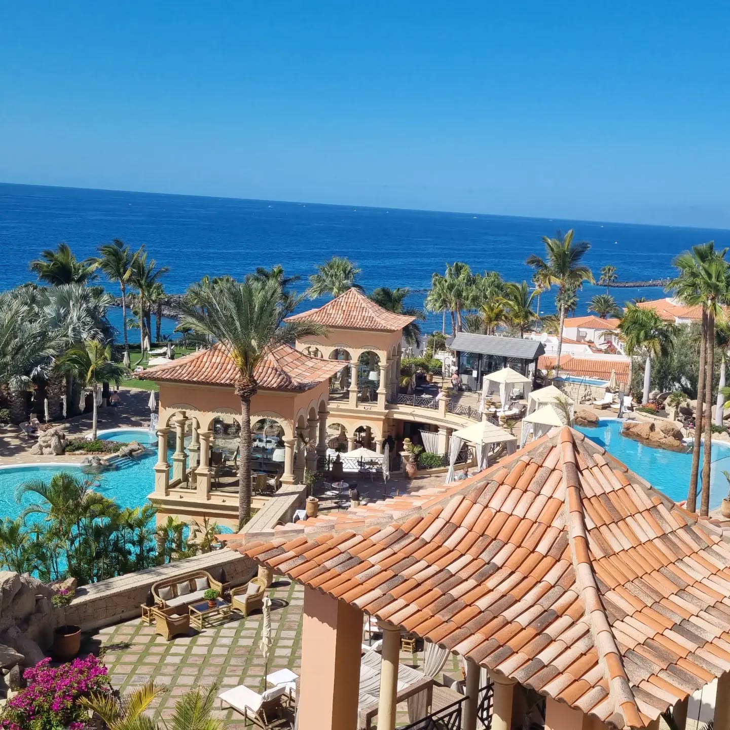 Well I may not be in the Maldives as planned, but still enjoying the sun at the Joia El Mirador Hotel in Tenerife.
I am enjoying my sea view balcony and do not worry, SJP still has palm trees to enjoy.
Nothing stopped me popping on my tropical dress and having an amazing fish dinner.
They heard I was coming as they even put on a firework display. 🎆
#sjpholidays#personaltraveladvisor#oundlelifemagazine#miradortenerife#iiberostarhhotels