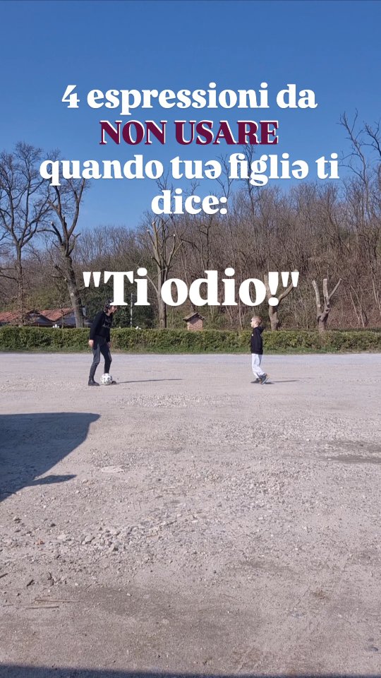 I bambinə usano le parole più forti che conoscono per esprimere emozioni che non sanno gestire. Non lo fanno per ferirti deliberatamente, lo fanno perché è l'unico modo che hanno trovato per comunicare il loro stato interno.
Potrebbe capitare che, quando tuə figliə ti dice “ti odio” o “sei cattivə”, tu reagisca d’istinto e scelga una o più di queste espressioni:
1️⃣ RISPONDERE CON RICATTI EMOTIVI
'Allora non ti voglio più bene anch'io' oppure 'Mi hai fatto piangere, sei contento?'
2️⃣ MINIMIZZARE O NEGARE
'Non è vero che mi odi' oppure 'Non dire così che non è carino'
3️⃣ PUNIRE LA RABBIA
'In camera tua finché non chiedi scusa' oppure 'Chi parla così non merita..'
4️⃣ PRENDERLA COME ATTACCO PERSONALE
'Con tutto quello che faccio per te'
-
Forse non hai mai avuto modo di rifletterci ma quando scivoli in queste reazioni:
• Insegni che le emozioni forti sono pericolose
• Carichi tuə figliə di responsabilità che non può gestire
• Fai credere che il tuo amore dipenda dalle sue parole
• Perdi l'opportunità di guidarlə verso modi più sani di esprimere la rabbia
Invece, se resti stabile e accogliente anche davanti a parole che cercano di ferirti, imparerà che:
• Può fidarsi di te anche nei suoi momenti più difficili
• Le emozioni intense sono gestibili
• Il tuo amore per ləi non vacilla quando è distregolatə
• Esistono modi migliori per comunicare quando si è arrabbiati
Così la tua regolazione emotiva oggi, un giorno, diventerà la sua.
🌿 Se queste situazioni ti capitano spesso e senti che in quei momenti fai fatica a restare stabile, possiamo guardarci insieme.
Nella consulenza 3600 lavoriamo proprio su questi momenti difficili: capiamo cosa succede dentro di te e troviamo strategie concrete per gestirli con più calma e consapevolezza. 🌱
SCRIVI 3600 per ricevere il link con tutte le informazioni per prenotare la tua sessione