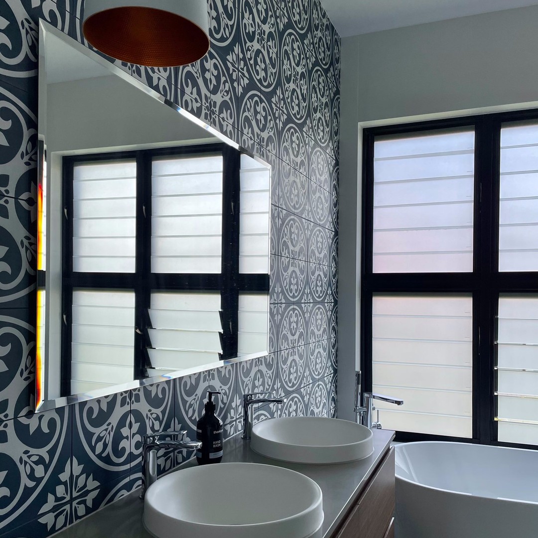 Using a feature colour or pattern in bathrooms adds a personal touch of style. These bathrooms encompass a touch of the Mediterranean through pattern. Get in touch to discover how I can help you achieve your interior design goals. #ditaylorinteriors #interiordesign #homedecor #interiordesigner #decoration #interiorstyling #homesweethome #inspiration #interiordecorating #sydneyinteriordesigner