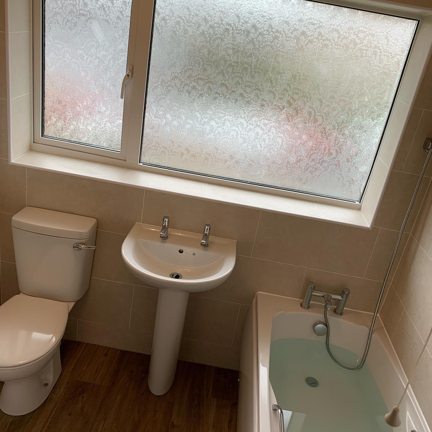 Another bathroom completed this week 🛁
.
.
.
.
#plumbing #plumber #plumbinglife #plumbinglife👷 #bathroomdesign #bath #bathroomrenovation #bathroomtiles #bathroomsbristol #plumbingbristol