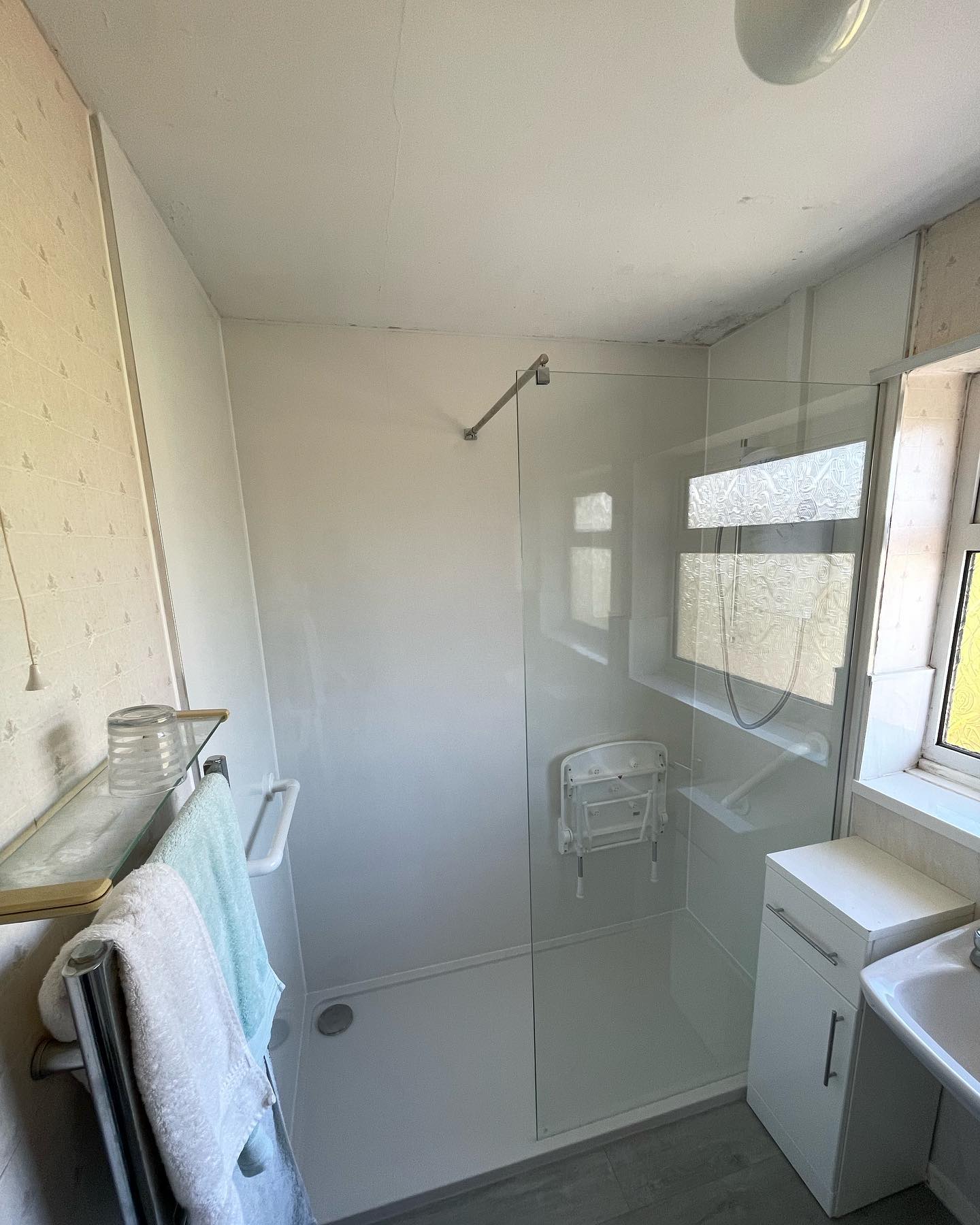 Another bath out shower tray in 🔥
.
.
.
.
#plumbing #plumber #plumbinglife #plumbinglife👷 #bathroomdesign #bathroom #bathroomdecor #plumbersbristol #plumbingbristol #bathroombristol