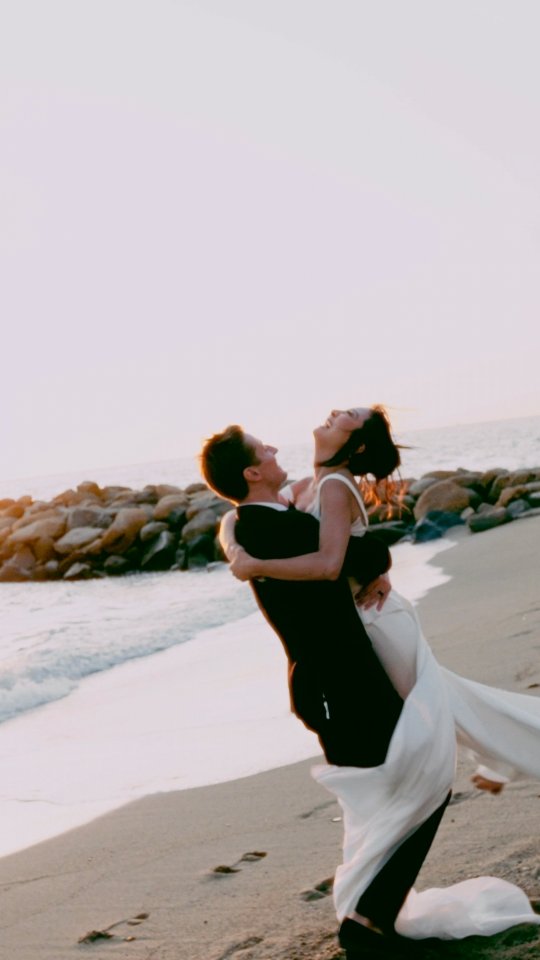 Pov. Contratas a un cinematografo para hacer las fotos de tu boda
.
#destinationweddingphotographer #bodas #weddingday #destinationwedding #weddingphotography