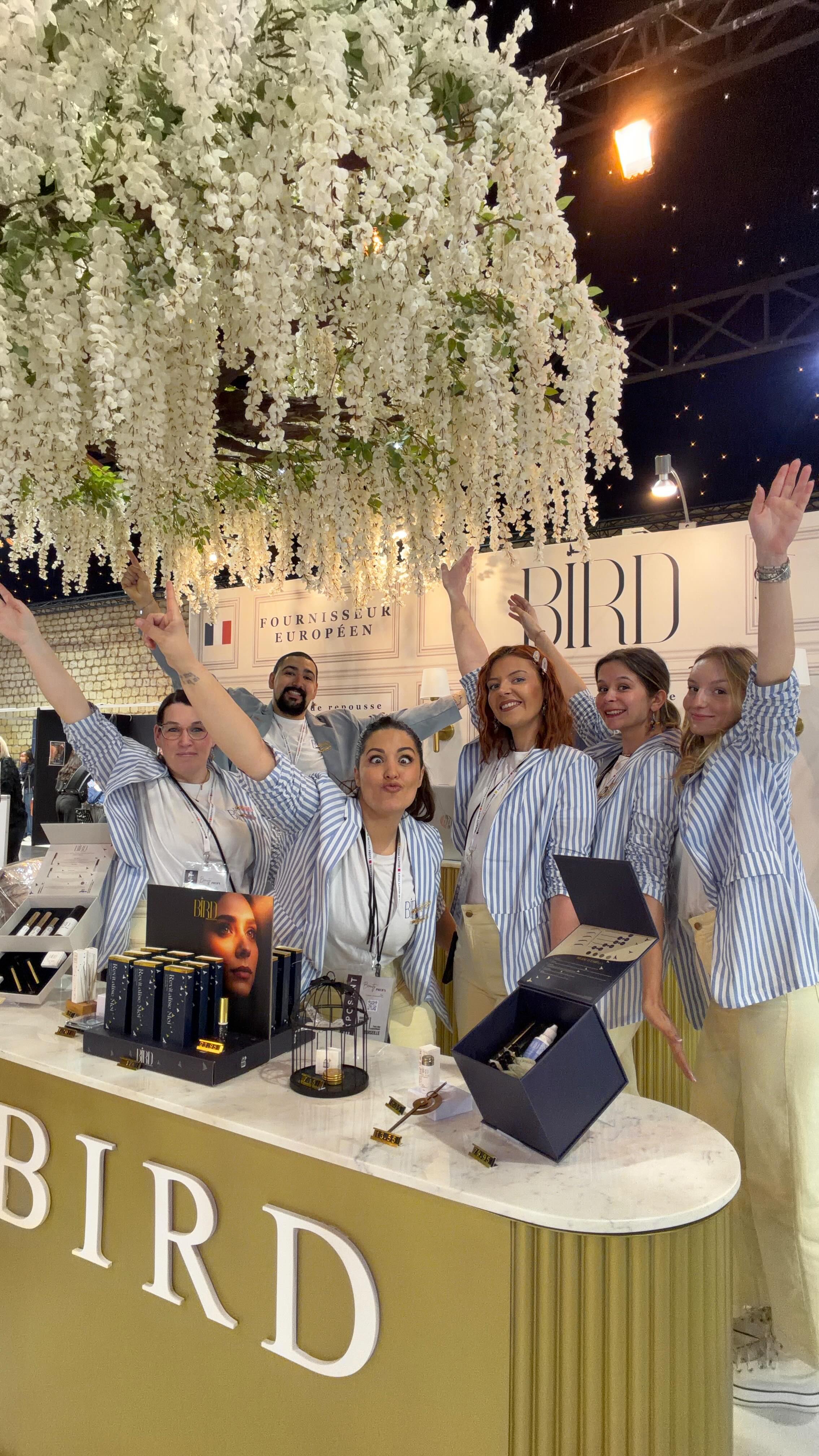 Jour 2 de la BP en préparation 💪
Petit entraînement avant d’attaquer cette deuxième journée de folie !
On vous attend au stand Bird Lash 🕊️
Prêts à vous faire vivre encore plus de magie aujourd’hui !✨
#beautyprofs #birdlash #beauteduregard