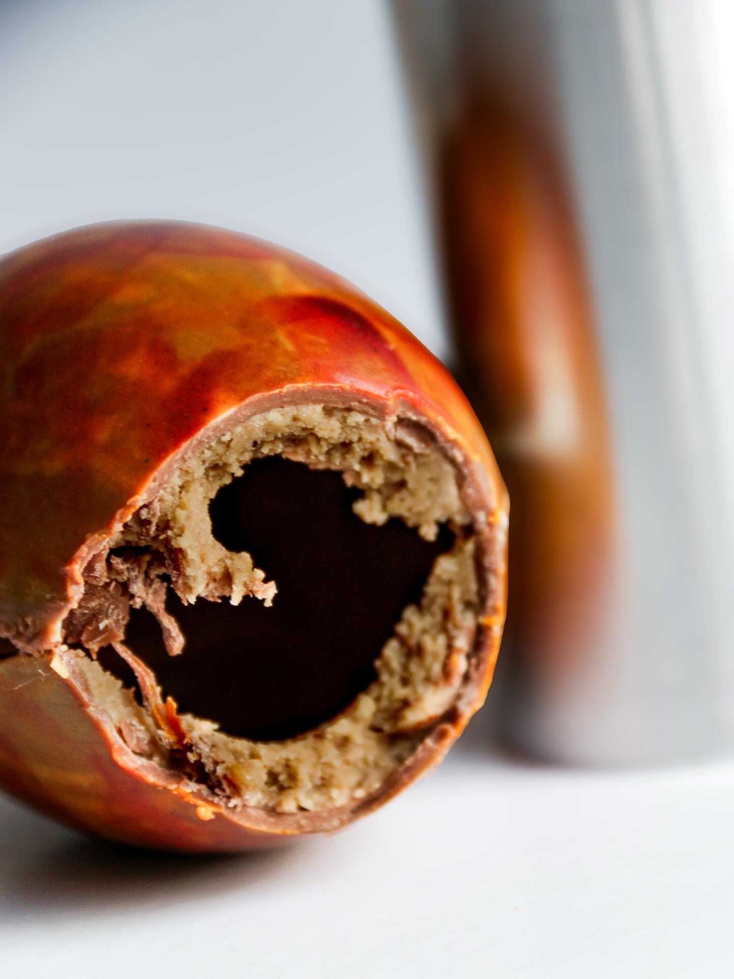 Our large “Mario” egg is inspired by my great-grandfather, who was born in Padova in 1911 and arrived in Belgium in 1946 without his family. This large egg contains a generous layer of Piedmont hazelnut praliné. I designed it as an egg to be broken open and shared... together. Available in both dark and milk chocolate. Order now: www.chefmehdilabed.com