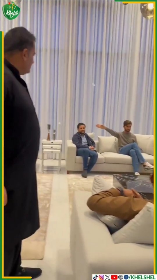 Shaheen Afridi hosted Lahore Qalandars squad and management for an iftaar in Islamabad.
#Cricket | #Pakistan | #ShaheenAfridi | #PSL11 | #LahoreQalandars