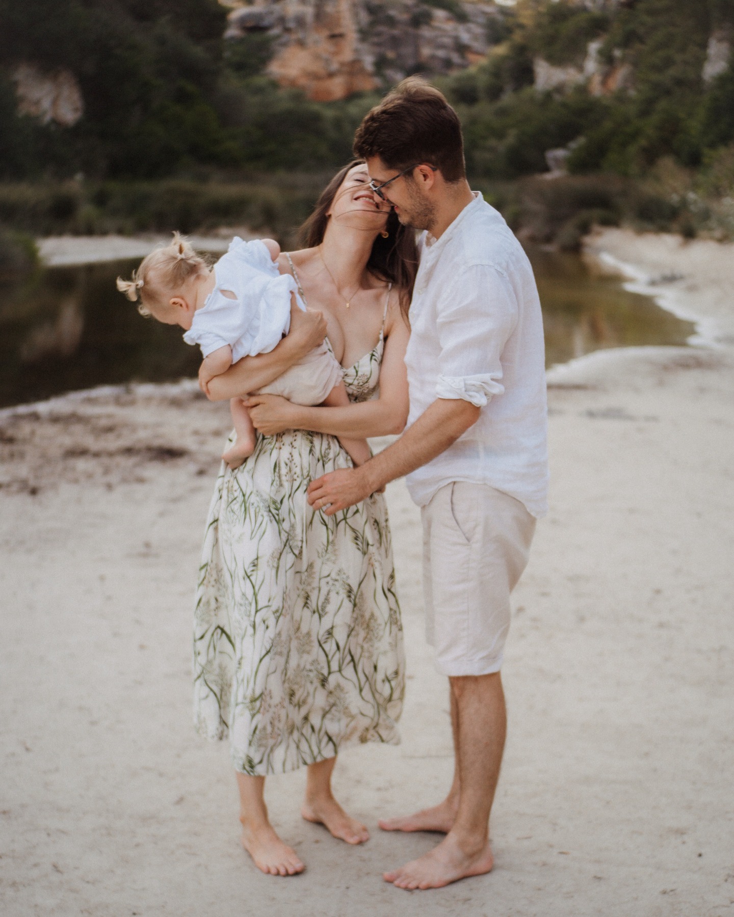 Happy Family auf Mallorca 🥰 Diese wundervollen Familien-Momente sind auf Mallorca entstanden.
Ich biete auch dieses Jahr wieder Shootings auf Mallorca an.
Im Zeitraum vom 19-26. Mai sind Familien, Schwangere, Paare gern eingeladen sich bei mir zu melden und ihr ganz persönliches Erinnerungsshooting zu buchen. 🌊🌼📸
Schau unbedingt auf meiner Webseite vorbei.
https://www.vom-licht-gekuesst.de/mallorca
Ich freue mich auf deine Anfrage. 💛
SCHWANGERE
BABYBAUCHSHOOTING
FAMILIENFOTOGRAF
MALLORCA URLAUB
#familitime #familenshooting #fotoshootingmallorca #mallorcafotograf
#babybauchshooting #bellymomentsmallorca #malle2026 #vomlichtgeküsst