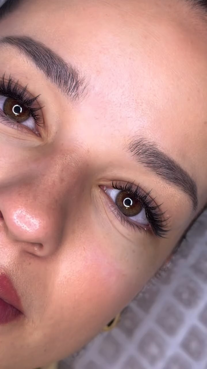 Soft volume lashextentions with spikes ✨
Whispy Look 🫶🏼 this lashes fits her perfectly!
You find me and this Set in Basel, Switzerland ✨