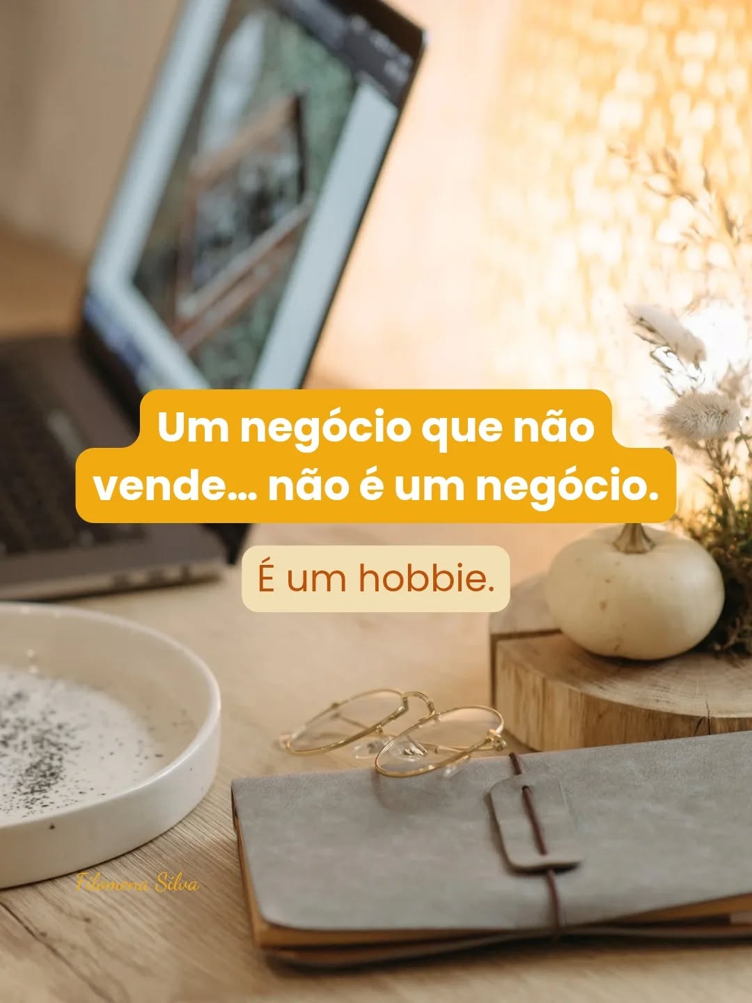 É preciso uma boa dose de loucura e muita coragem para expor o nosso trabalho e submetê-lo ao escrutínio do algoritmo.
É isso que acontece quando tu crias uma página de produto e submetes o teu anúncio no Facebook Ads.
É a prova dos nove.
E agora, o produto que estás a vender é bom ou não? O teu público percebe o seu valor? O benefício está implícito na tua comunicação?
Vais vender ou não vais vender?
É isso que define um negócio. Até porque um negócio que não vende... não é um negócio. É um hobbie.
E é aqui que se separa quem sonha de quem cria.
Se queres criar um negócio digital de sucesso, com um ecossistema de produtos que servem o teu público e as tuas necessidades, diz-me nos comentários.
Garanto que não te vais arrepender. 👇