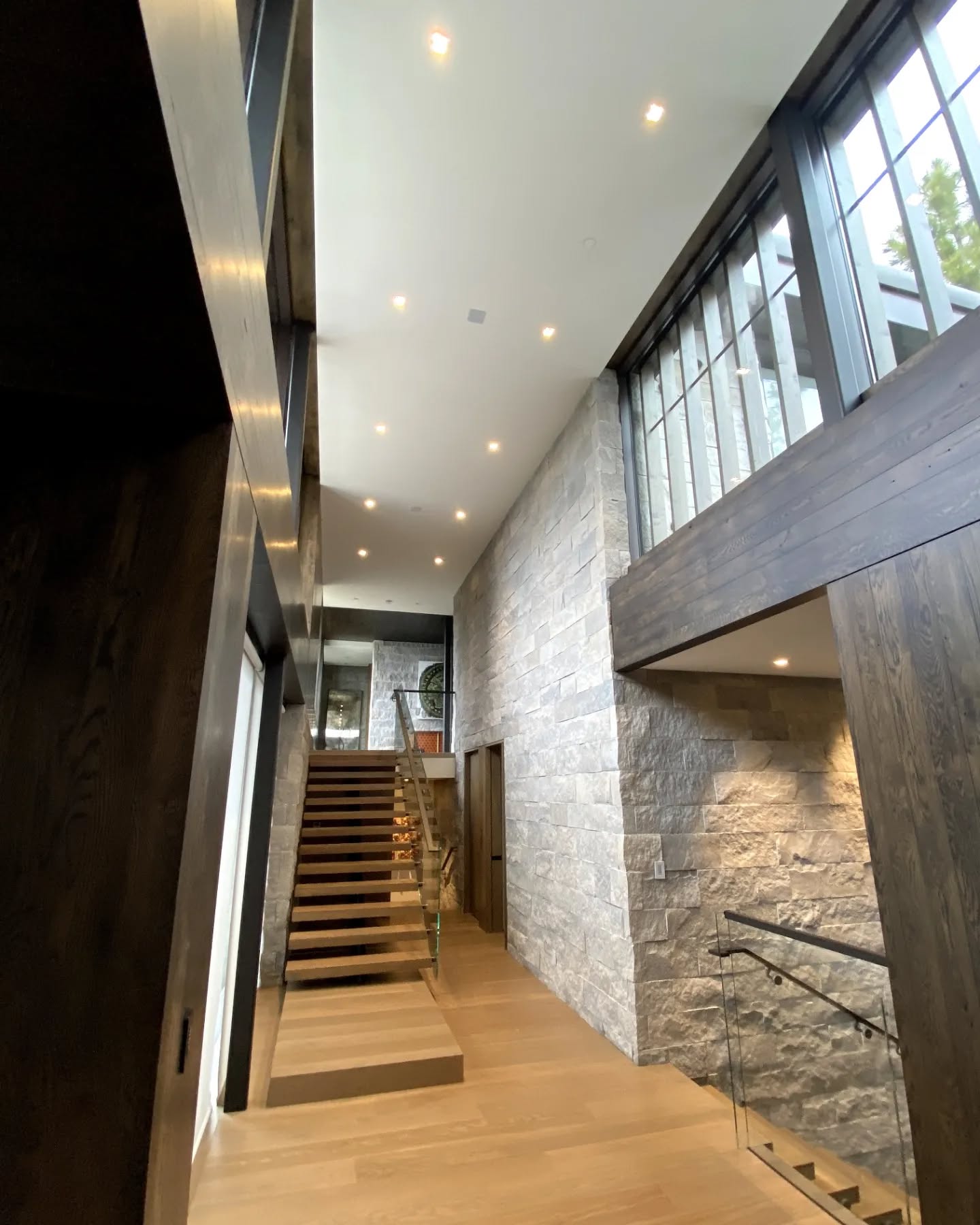 Luxury living at this beautiful lakefront home we had the pleasure of completing last year.
👉Swipe to the end for a moment of pure bliss. Happy Wednesday from all of us at SierraCon.
.
.
.
#generalcontractor #construction #laketahoe #tahoerealestate #luxuryliving #luxuryrealestate #lakefronthomes #inclinevillage