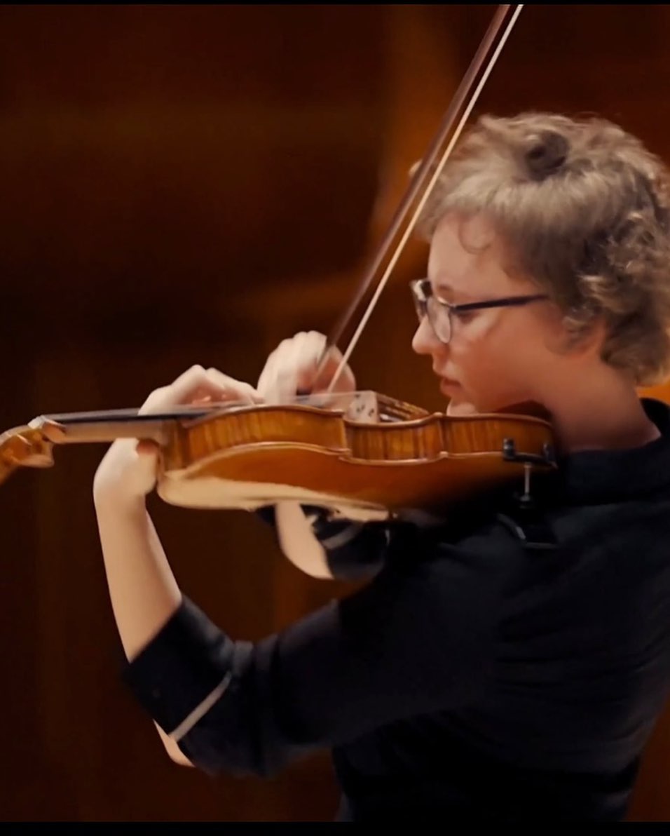 •• Very touched by the effort and insightful research made by Danish newspaper @informationdk / Valdemar Lønsted in the latest album review from yesterday ❤️🎻🎶
“…. It‘s a pleasure to experience the creativity and virtuosic technical resources …. The musicianship calls for great recognition and an appeal to continue along similar unknown musical paths” 💫💥🪂🤸.
.
.
.
.
.
.
. 🎹@contrapunctusix
. #leraauerbach #albumrelease #review #violin #violinist #violinista #piano #duo #givethanks #femalecomposer #womeninclassicalmusic #newalbum #classicalalbum #musicaclassica #musicadecamera #ilcannone