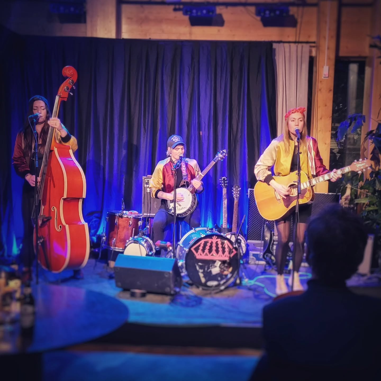 Några snaps från kvällens magiska konsert med @baskery
Tack @knivstacik och @musikiuppland för gott samarbete.
Och tusen tack till Ida, Anna och @blossbeatzdanny som kom och hjälpte till 💕