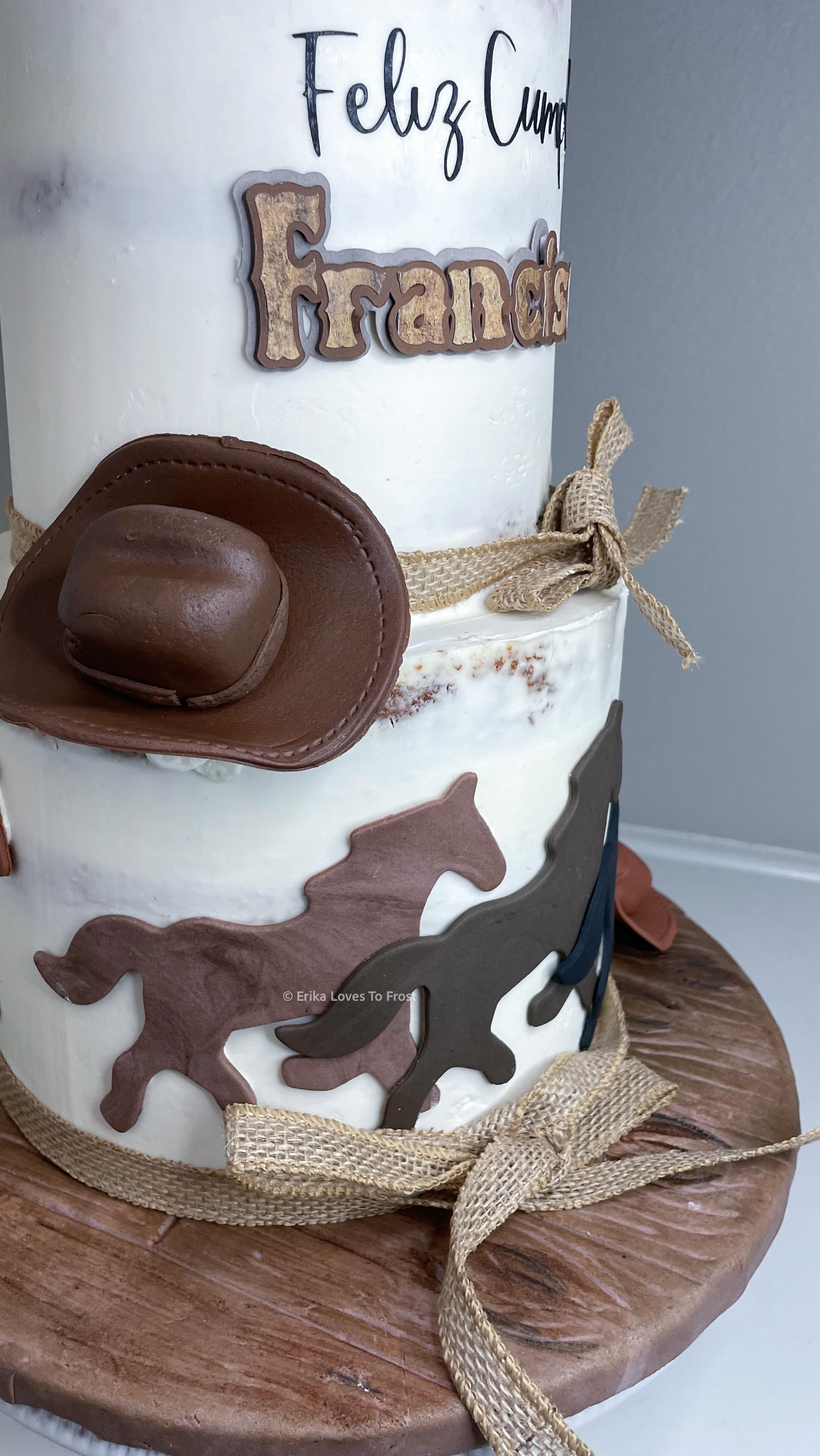 Western/ Cowboy 🤠 themed cake. ♡
🐴
♡
♡
#erikalovestofrost #westernthemedcake #cowboycake #fondantcowskull #horsethemedcake