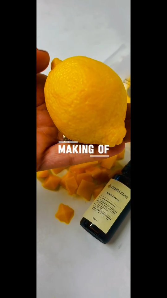 Candlelab ile Limon Mum Yapalım! 🍋
Formül:
100 gr – 10152 Flake Soy Wax
2 gr – CLCD09 Limon Sarısı Mum Boyası
6 gr – Fresh Lemon Esans
Yapılışı
• 100 gr 10152 Flake Soy Wax’i 80°C’ye kadar ısıtın.
• 80°C’de 2 gr mum boyasını ekleyin ve nazikçe karıştırın.
• Boya tamamen eridikten sonra karışımın, esansın parlama derecesi olan 61°C’ye düşmesini bekleyin.
• 6 gr Fresh Lemon esansı ekleyip tekrar nazikçe karıştırın.
• Biraz dinlendikten sonra karışımı limon şekilli silikon kalıba dökün.
• Mum tamamen donduktan sonra kalıptan dikkatlice çıkarın.
Candlelab ile mumlar artık çok daha renkli, çok daha neşeli. 🍋
.
.
Let’s Make a Lemon Candle with Candlelab! 🍋
Formula
100 gr – 10152 Flake Soy Wax
2 gr – CLCD09 Lemon Yellow Candle Dye
6 gr – Fresh Lemon Fragrance Oil
Instructions
• Heat 100 gr of 10152 Flake Soy Wax to 80°C.
• At 80°C, add 2 gr of candle dye and stir gently.
• Once the dye has fully melted, wait until the mixture cools down to 61°C, which is the fragrance oil’s flash point.
• Add 6 gr of Fresh Lemon fragrance oil and stir gently again.
• Pour the mixture into a lemon-shaped silicone mold.
• Once the candle has completely hardened, carefully remove it from the mold.
With Candlelab, candles are now more colorful and more joyful. 🍋
#candlelab #mum #mum_yapımı #candlemaking #soywax handmadecandle limonmum diycandle candlecolor candlelabcolors
