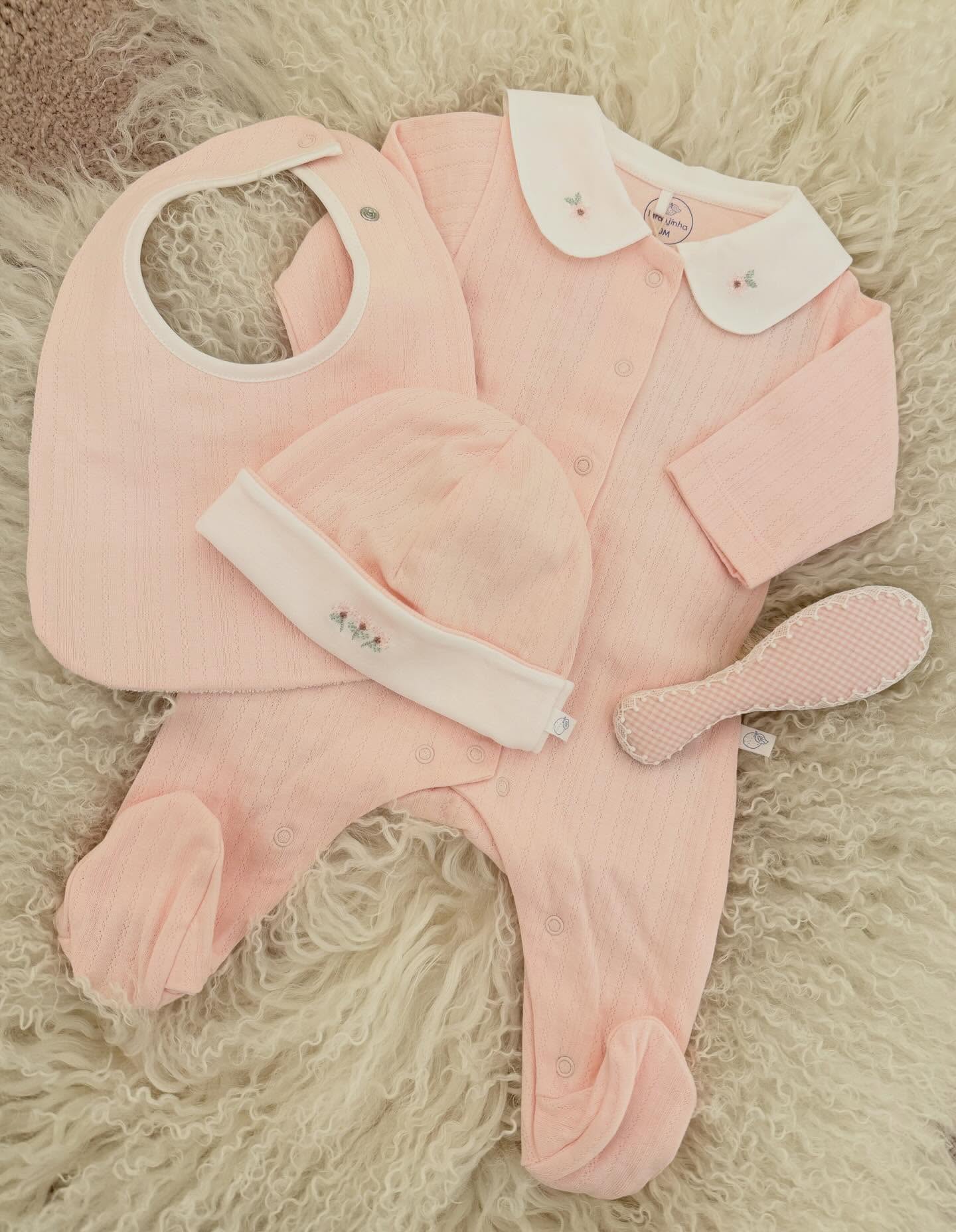 🌿 Newborn Love 🌿 The most gorgeous newborn essentials!! #lovebyjackie #mommytobe #newbornlove #babyfashion #babylove 🌿✨🌸✨🌿