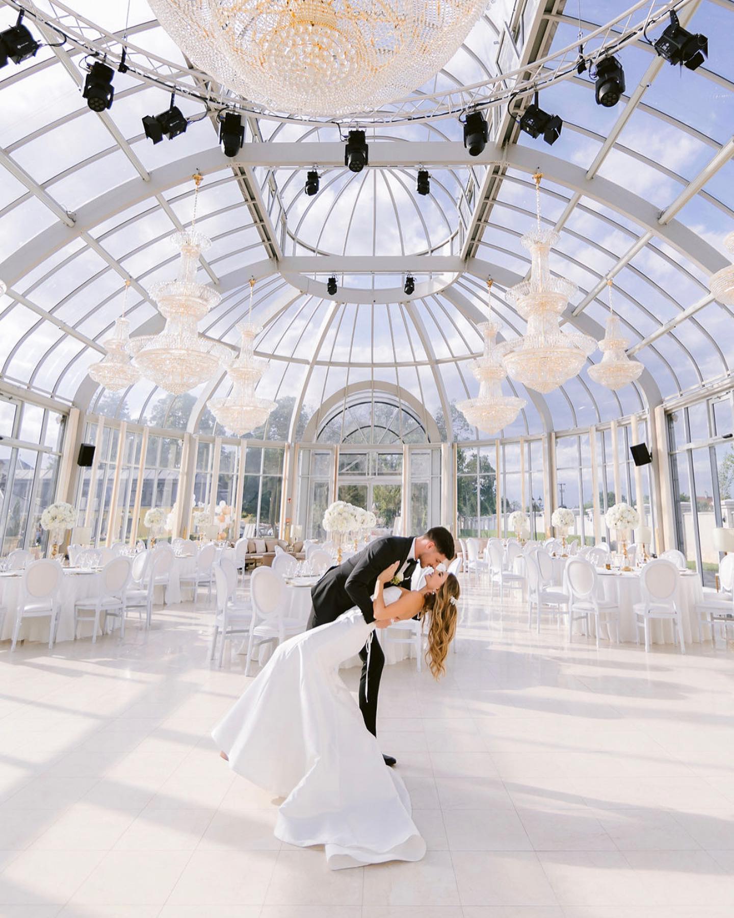 Destination wedding : Cintia and Bence ! Venue : @forgachkastely. Photo: @bellaroseweddingphotography. #wedding #luxurywedding #weddingplanning #weddingolanner #weddingvenue #weddingdecor