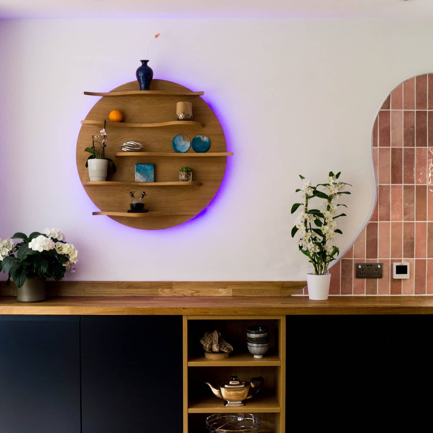 The Wavy Moon shelf unit I made for my parents' new kitchen looks lovely 😊🌊🌕 Their house it pretty full of my furniture from the last 15 years! #waves #bestcustomers #mumanddadshouse #designermaker
.
.
.
.
.
.
#furnituredesign #furnitureart #woodart #woodendecor #woodworking #woodfurniture #naturalhomestyle #natureinspired #natureinspiredhome #moonart #naturalhomedecor #uniquefurniture #woodlove #oakfurniture #brightonmakers #craft #etsy #brightonbusinesses #brightonartist #smallbusinessowner #designerfurniture #designstudio #homeinterior #interiorinspo #interiordesignlovers
