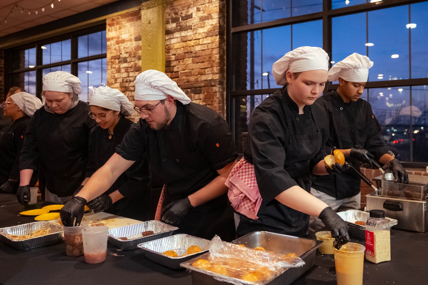 Food Fight wouldnāt be the same without the incredible student chefs who bring creativity and heart to the competition.
Thank you to @area31careercenter, @jelcc, _centergrovehs, and @central_nine for participating this year and transforming pantry staples into amazing dishes that supported Westminsterās mission.
Your teamwork, talent, and enthusiasm helped make the night unforgettable while raising critical support for our Near Eastside neighbors.