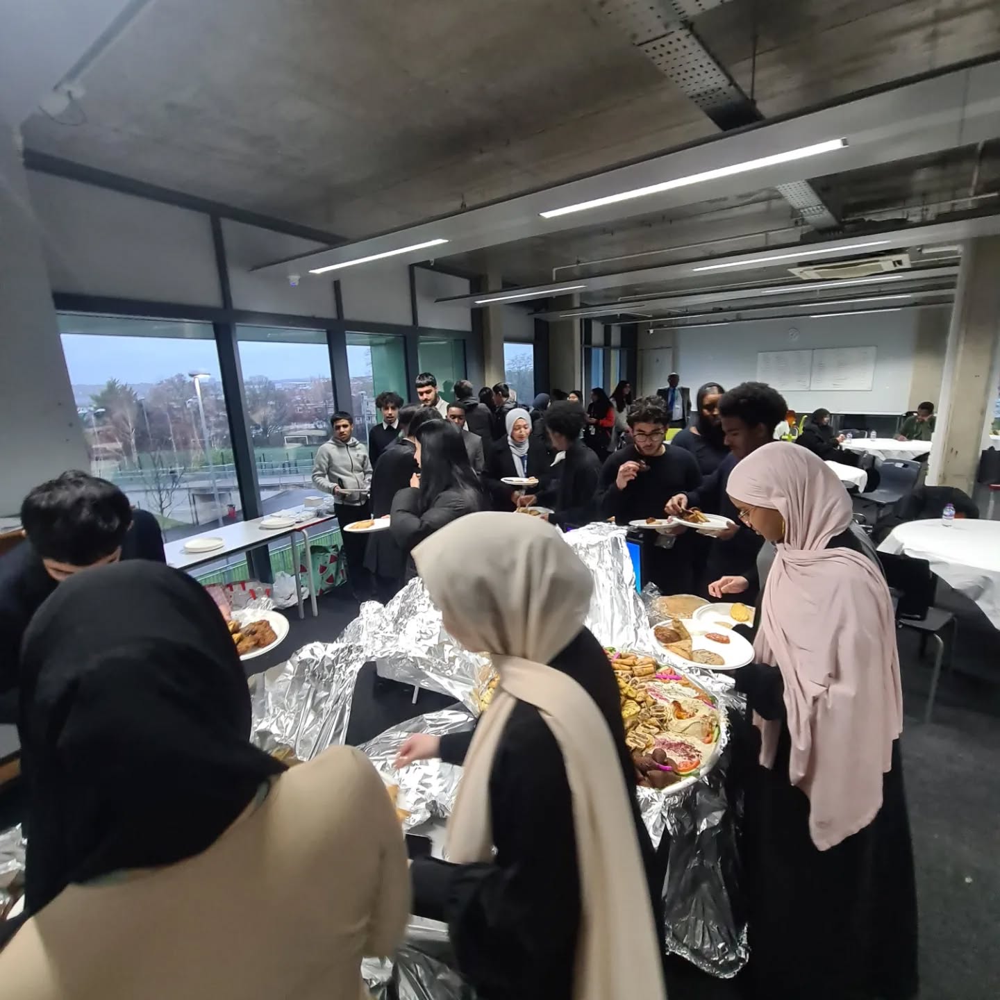 Our Youth Ambassadors worked on their charitable fundraisers today and met with @hsbc_uk to look at savings and how to manage money. YA was held @eactcrest , catered by @dela3kershik , local business but now famous with our #youthambassadors . Thank you to #hsbc and #dela3kershik