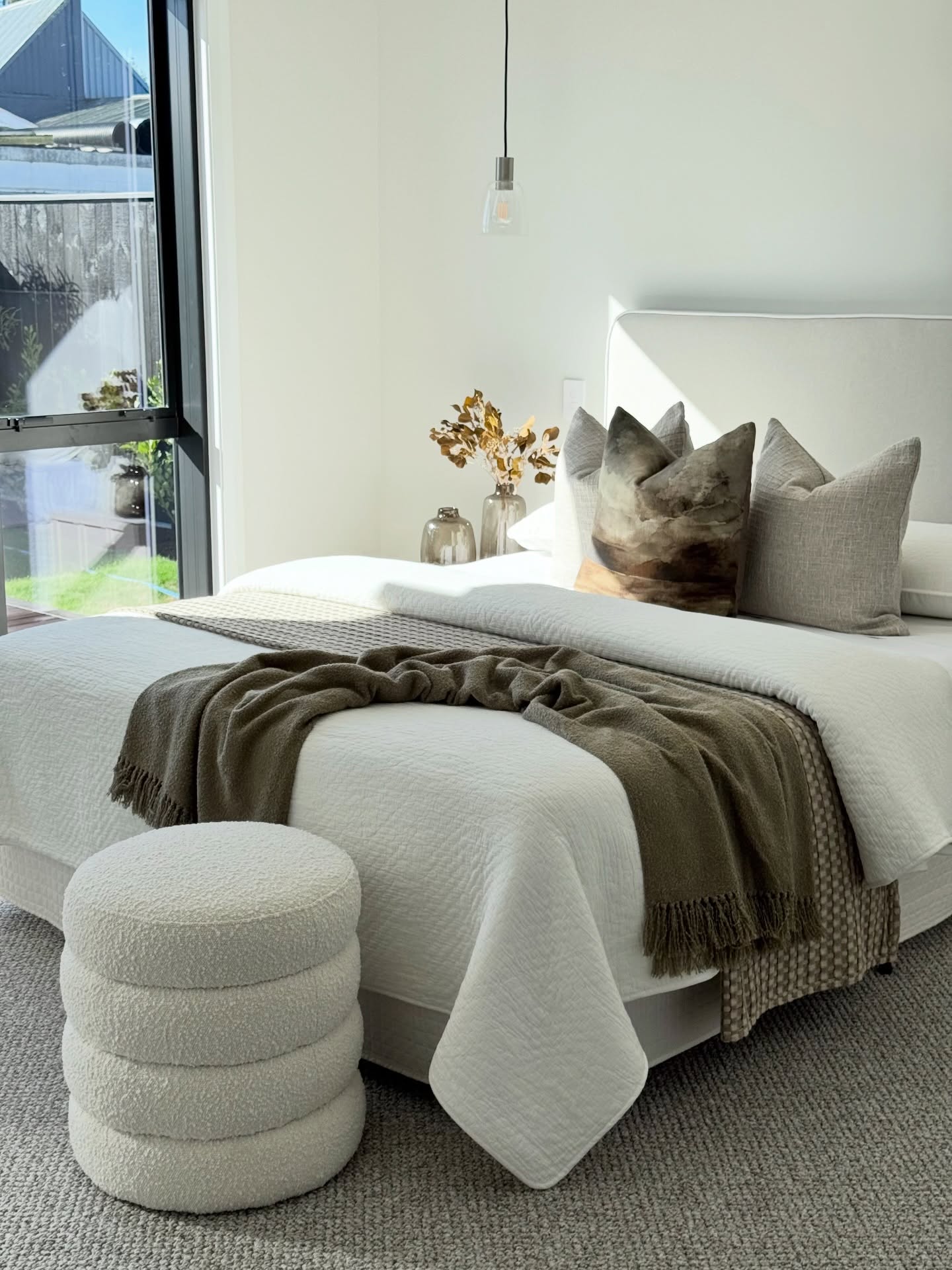 The pitfalls of virtual staging…
In real life a king size bed won’t fit comfortably in the room. Furnishings are often manipulated in the virtual world to ensure the marketing photos look good.
On viewing, buyers don’t feel an emotional connection with the empty rooms and feel disconnected at the on-site showing.
#beautifulliving #homestaging #propertystyling #becausepeoplebuythehometheyfallinlovewith #palmerstonnorth